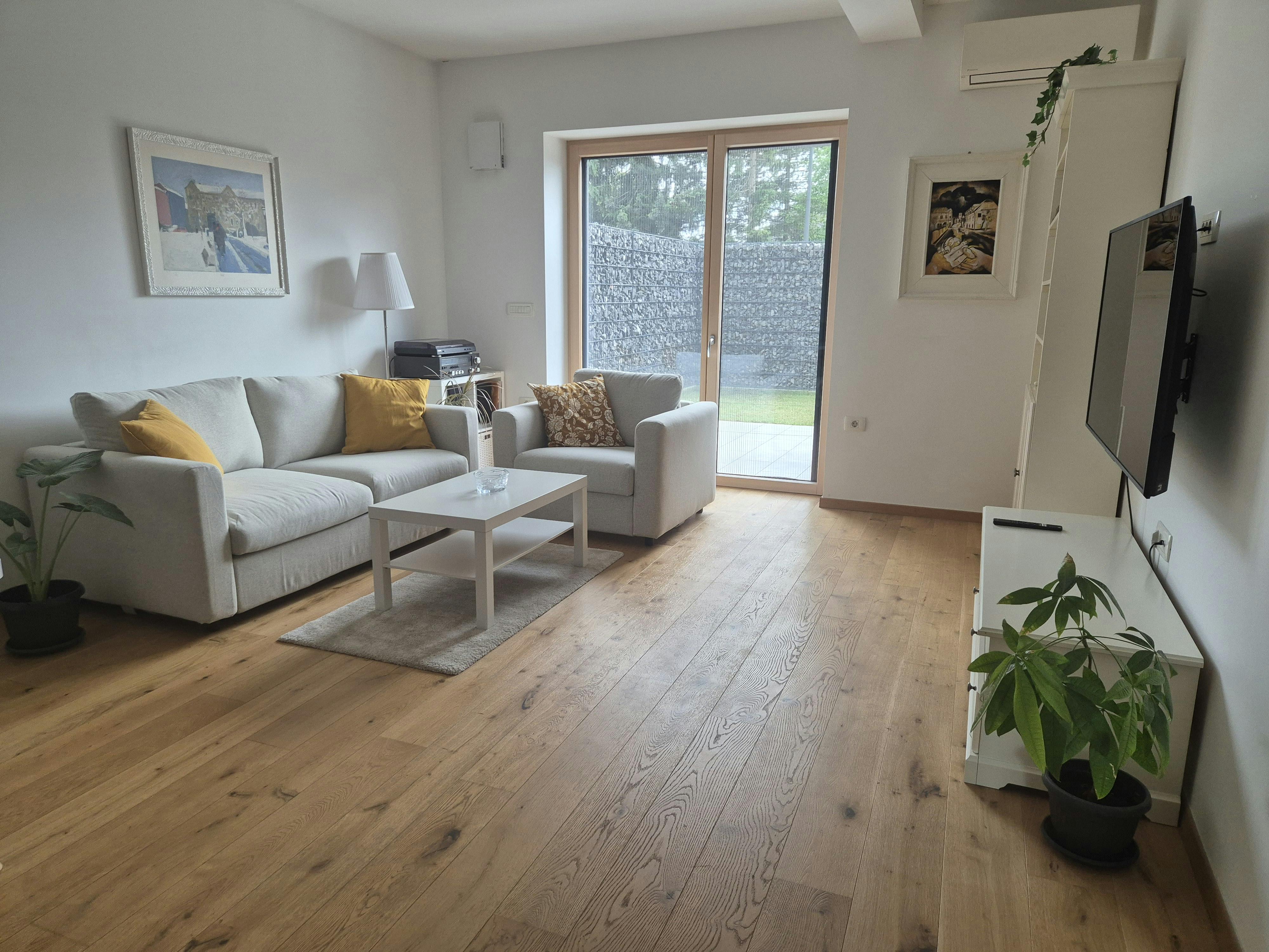 Apartment for rent for €2,000 per month in Ljubljana, Dolenjska cesta