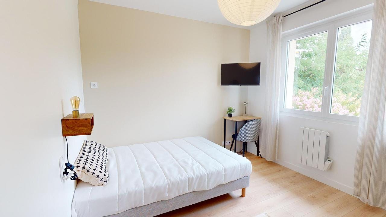 Private room for rent for €585 per month in Mérignac, Avenue du Truc