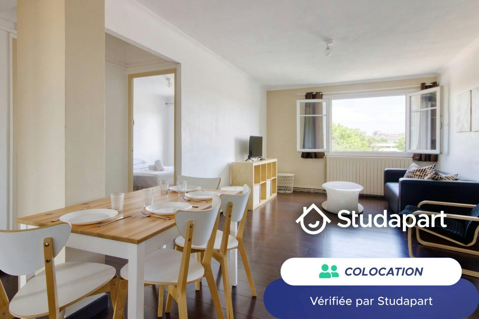 Private room for rent on Rue Cavaignac, Marseille