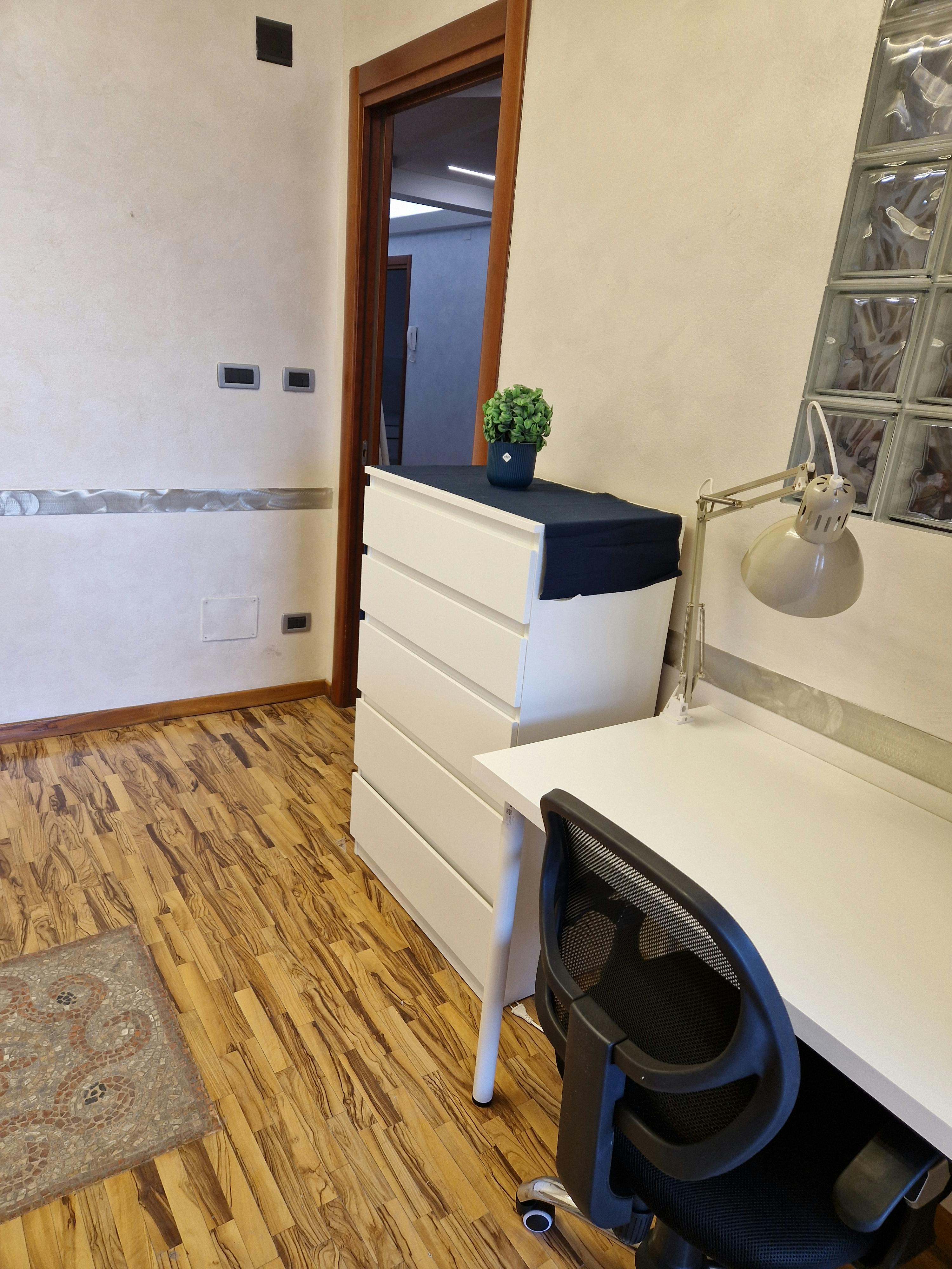 Double room Turin, 1 bed, 10m² — photo 10