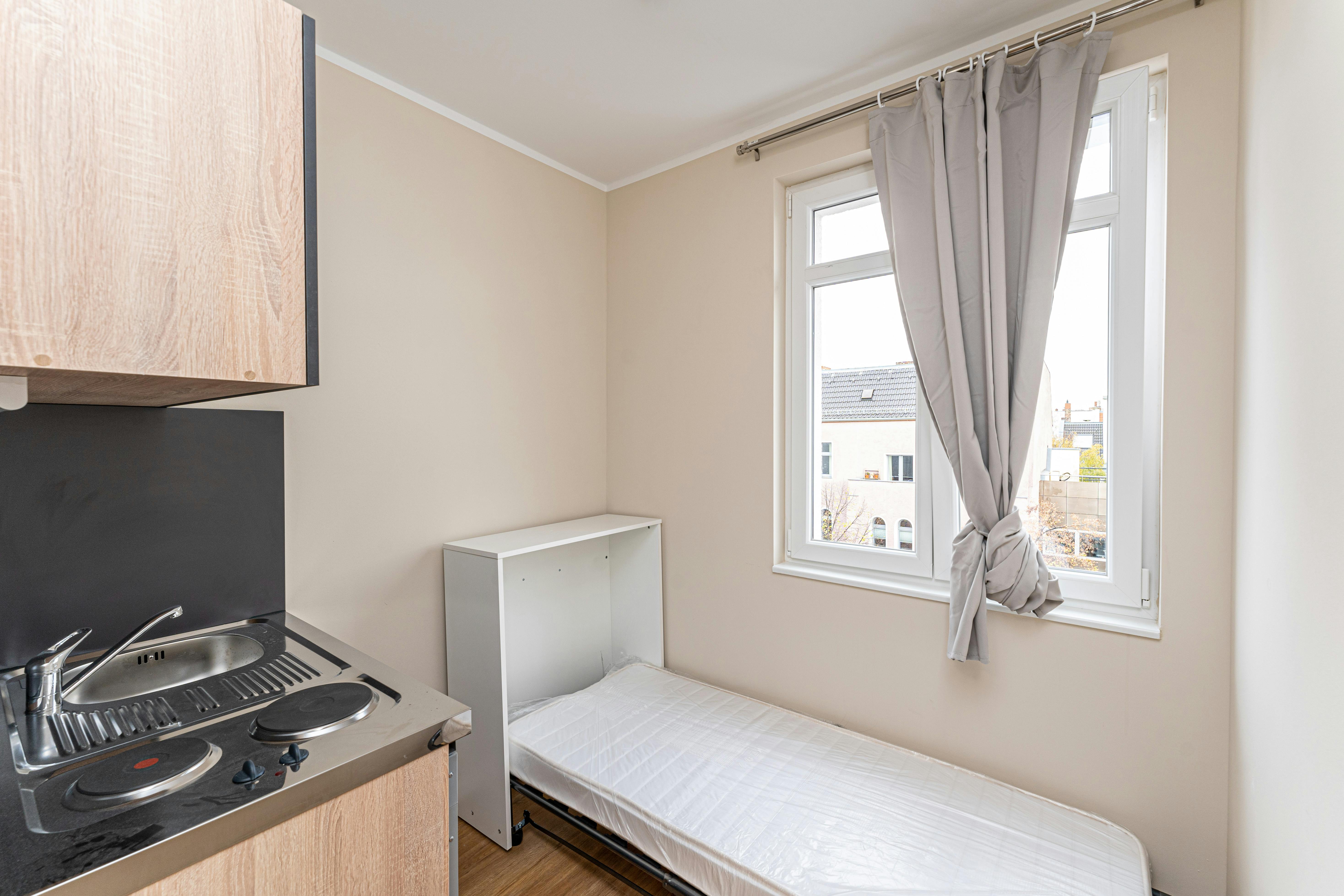 Studio for rent for €820 per month in Berlin, Leibnizstraße