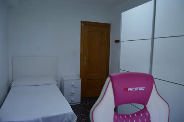Private room in Calle del Doctor Manuel Candela, Valencia (1545799) room image 2