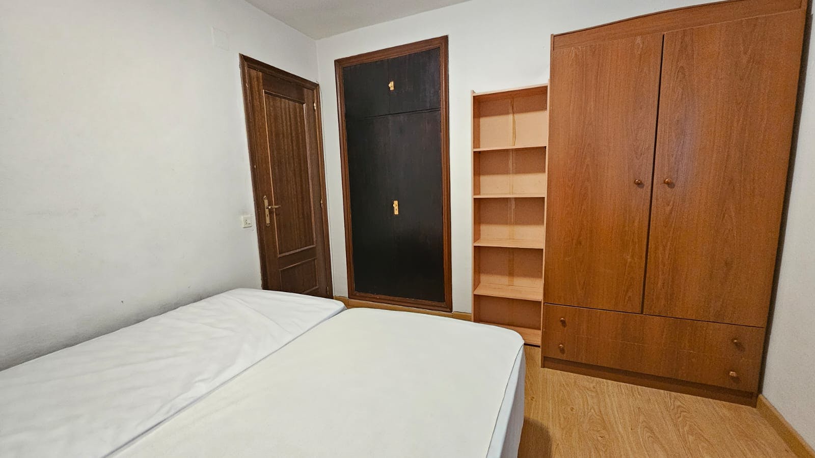 Private room for rent for €340 per month in Salamanca, Calle El Tomillar