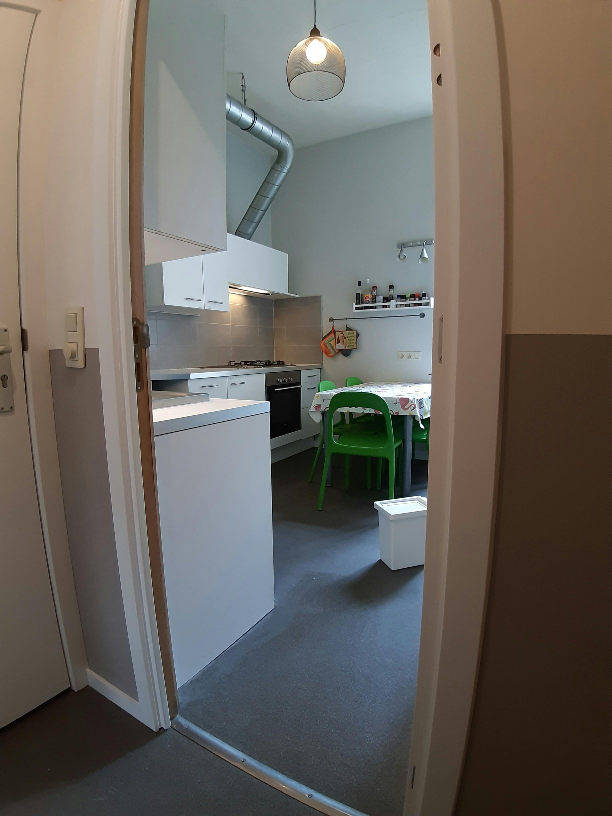 Apartment Etterbeek, 1 bed, 18m² — photo 2