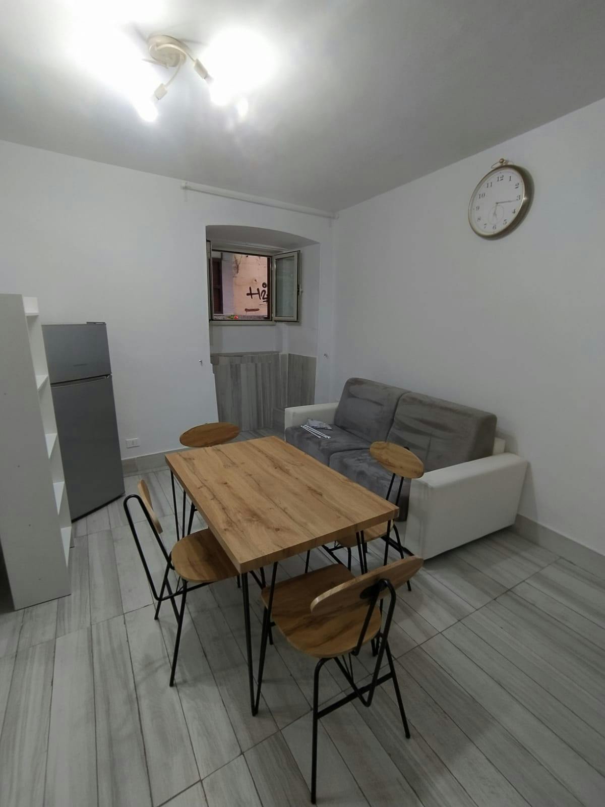 Студия сдается в аренду за 680 € в месяц в Naples, Via Ventaglieri