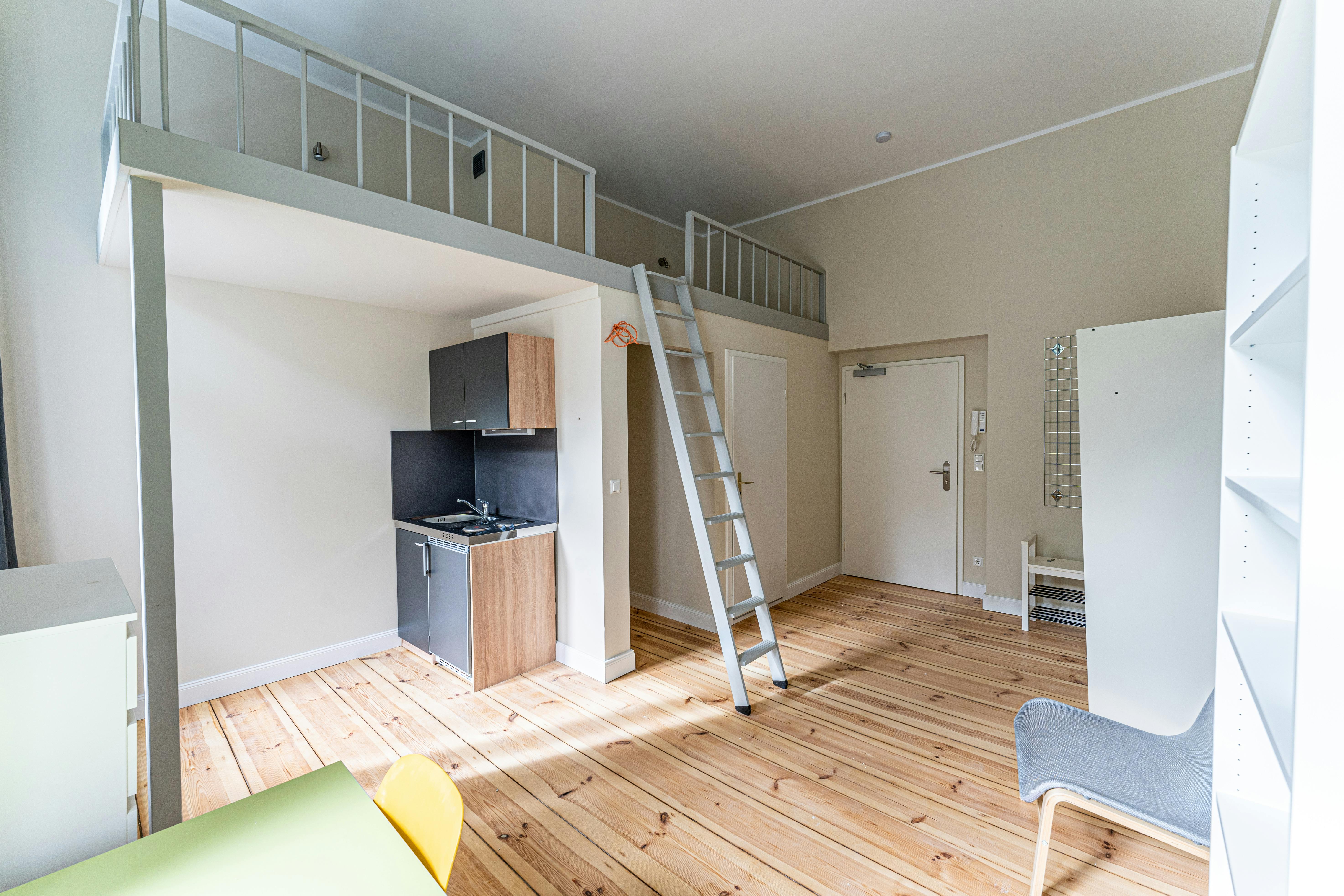 Studio for rent for €1,080 per month in Berlin, Leibnizstraße