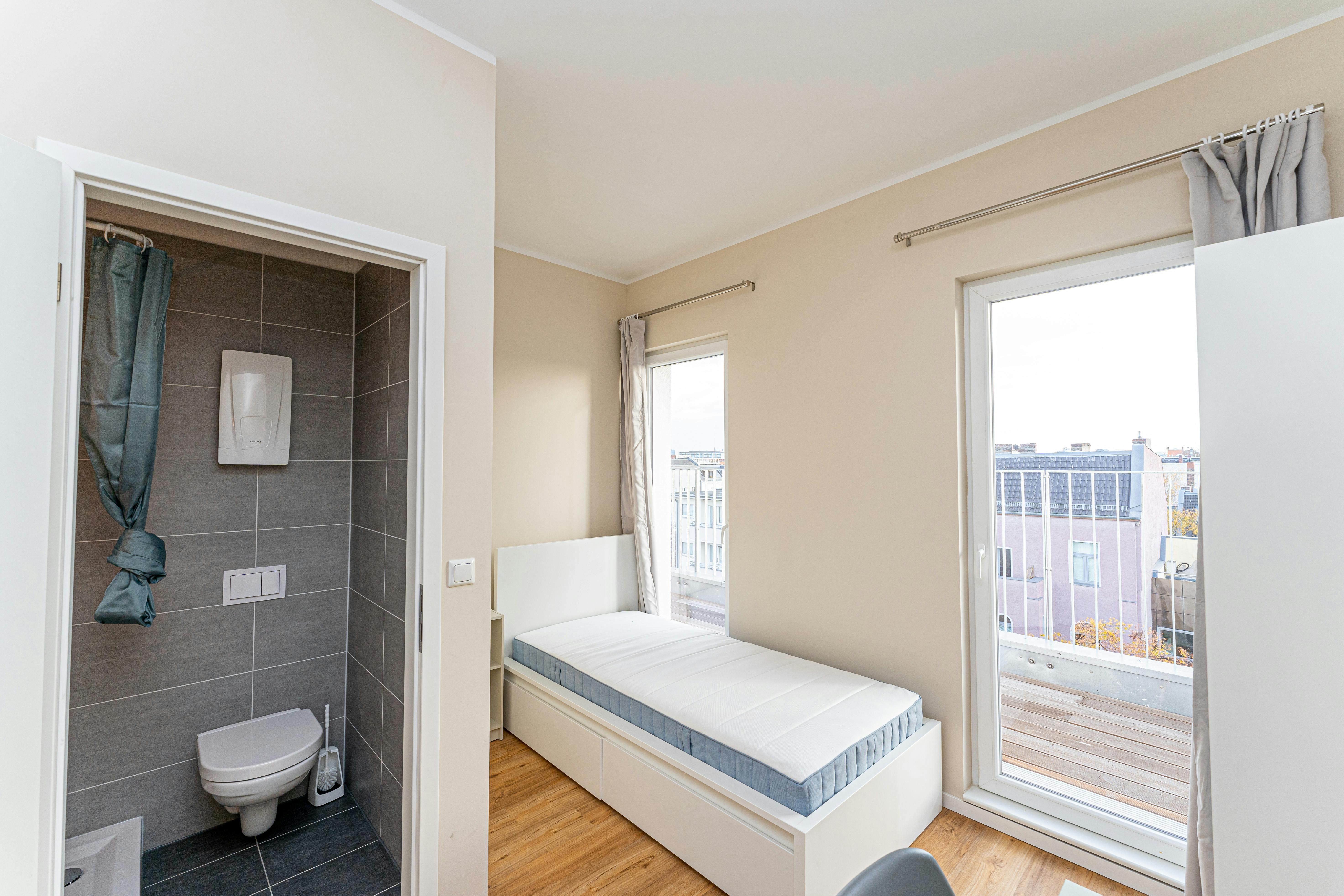 Private room for rent for €900 per month in Berlin, Leibnizstraße