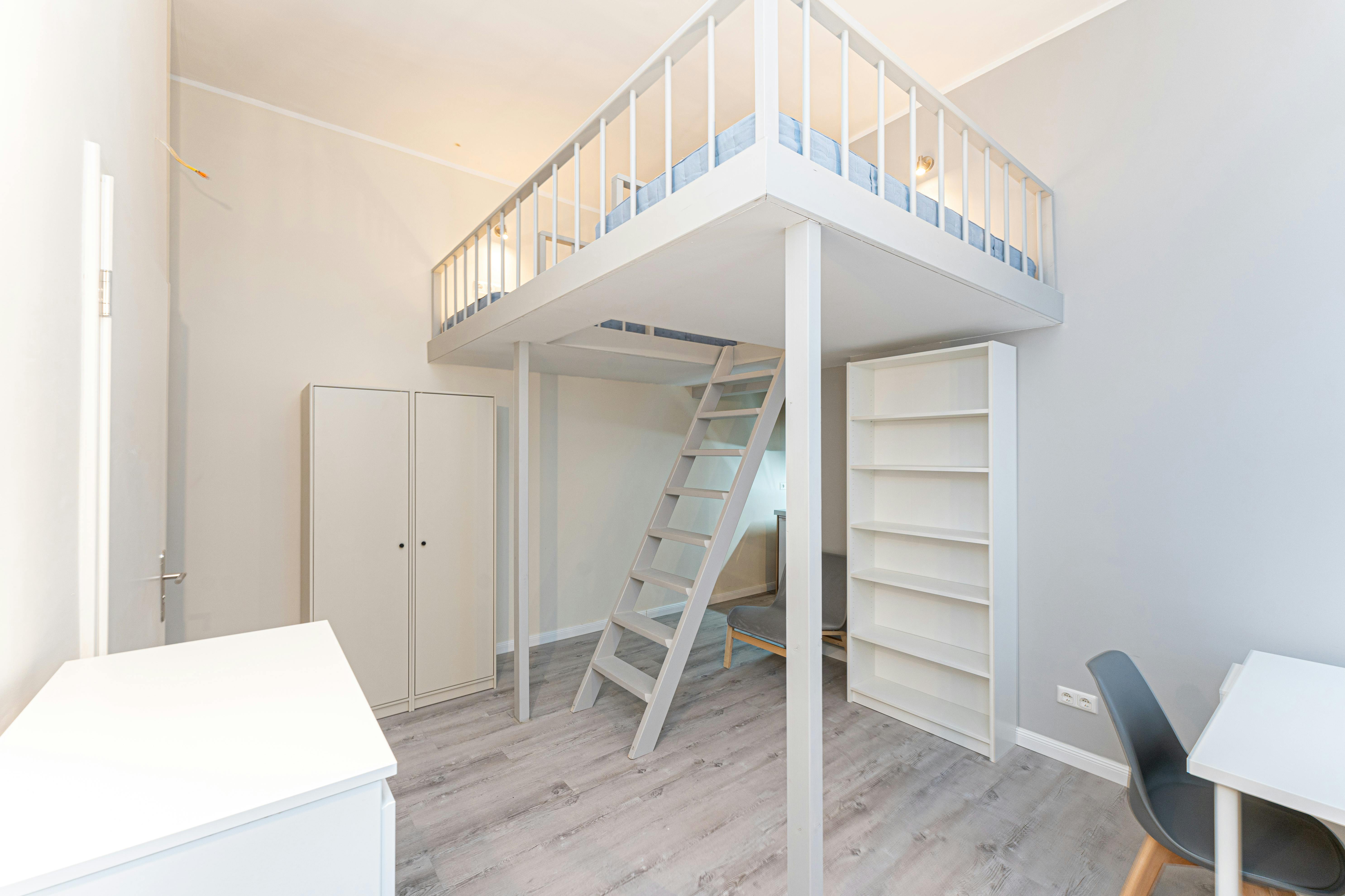 Studio for rent for €1,100 per month in Berlin, Leibnizstraße