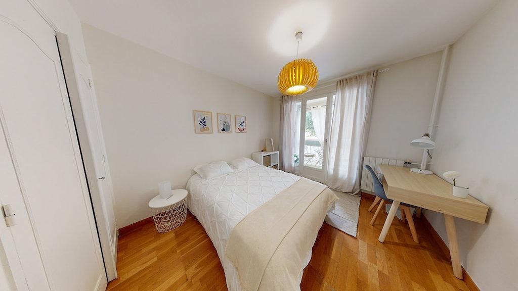 Rue du Professeur Roux, Vénissieux preview