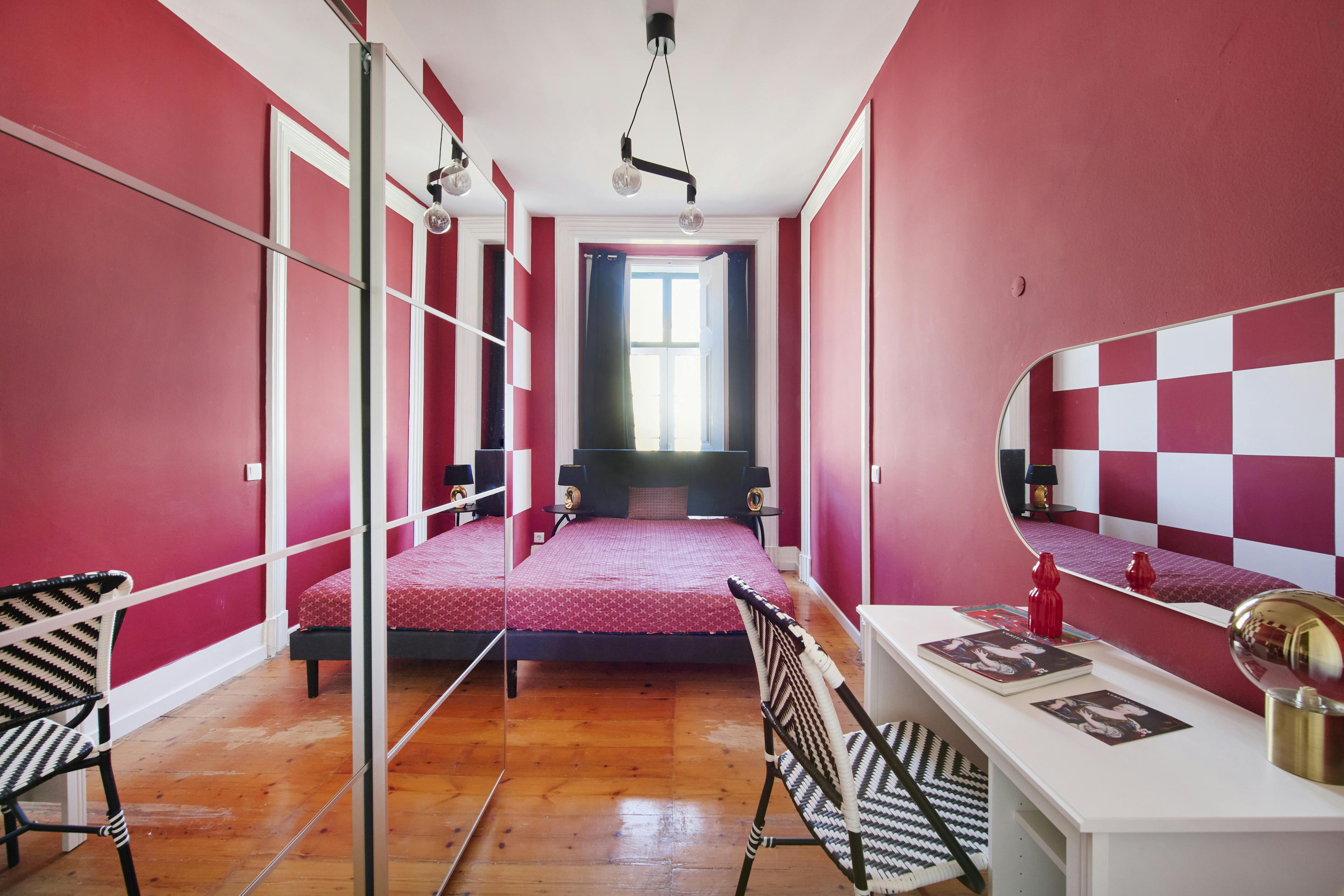 Largo Vitorino Damásio, Lisbon preview