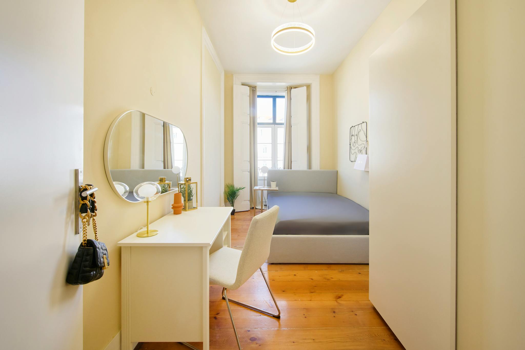 Largo Vitorino Damásio, Lisbon preview