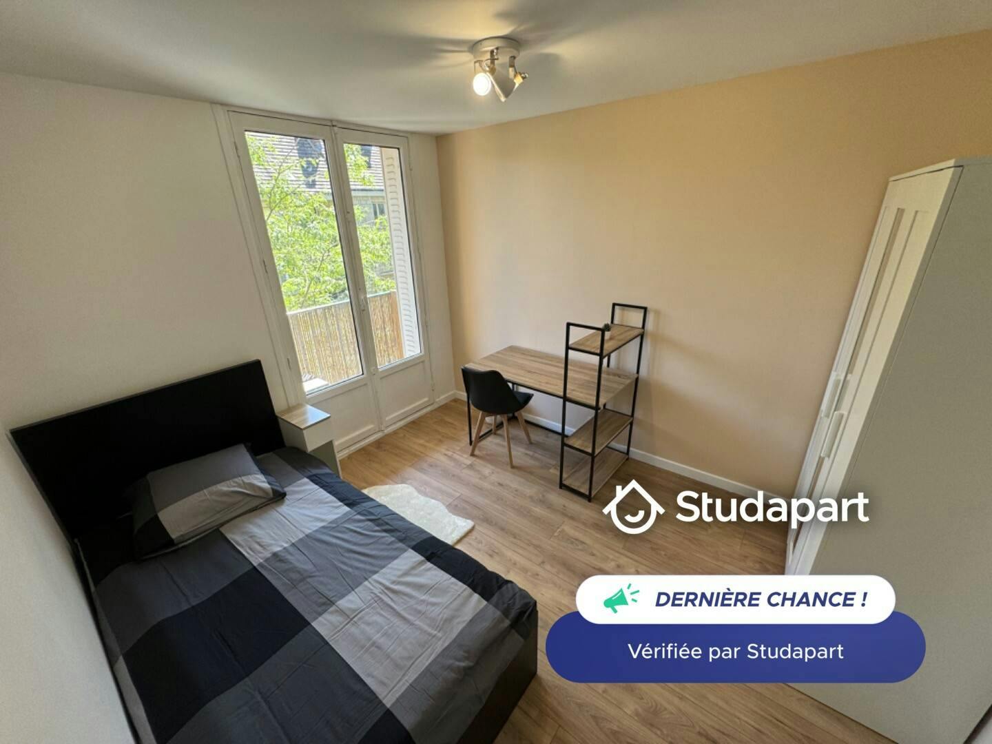 Appartamento in affitto a 490 € al mese a Mantes-la-Jolie, Place du Marché au Blé