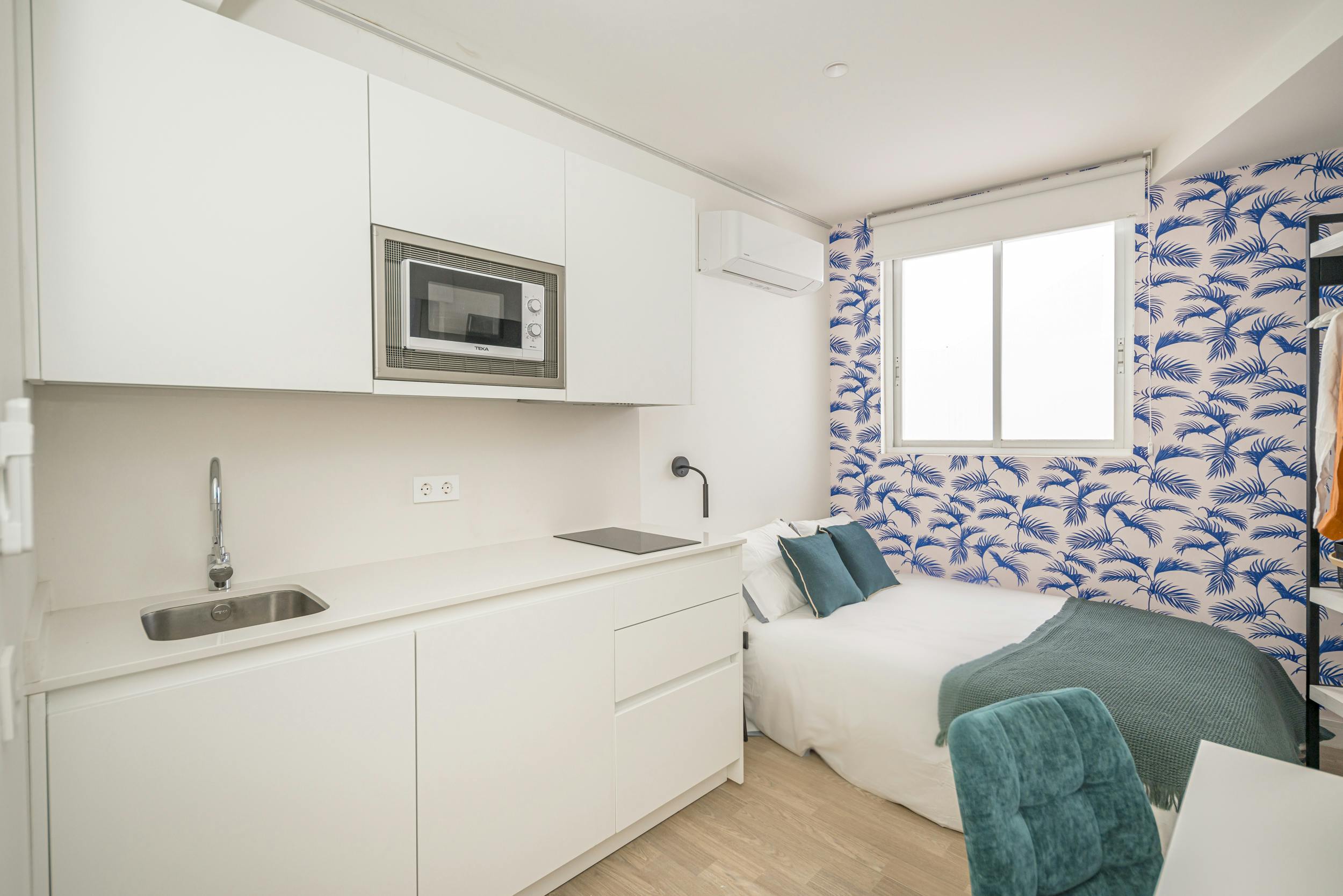 Private room for rent for €1,250 per month in Málaga, Calle San Juan