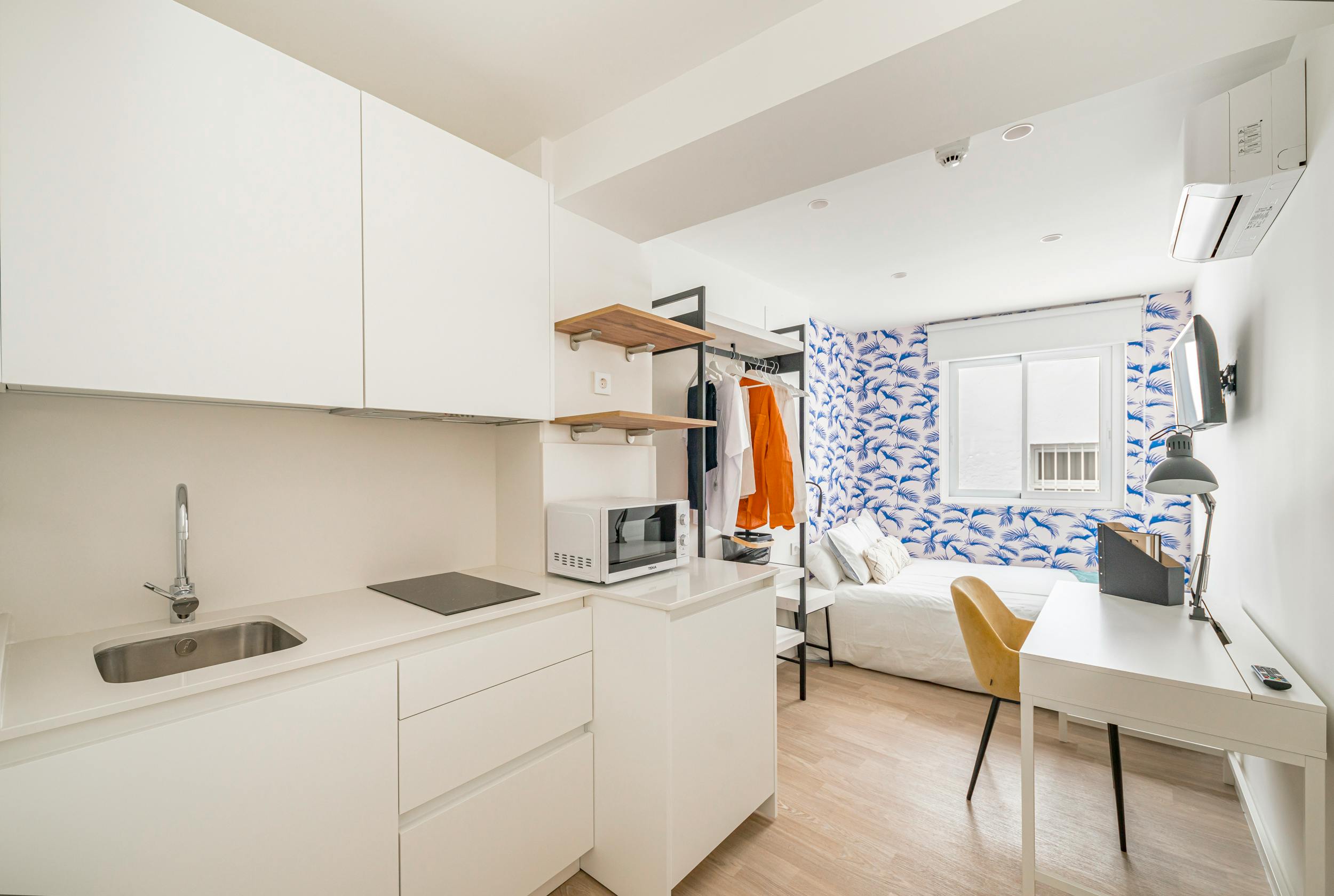 Private room for rent for €1,350 per month in Málaga, Calle San Juan