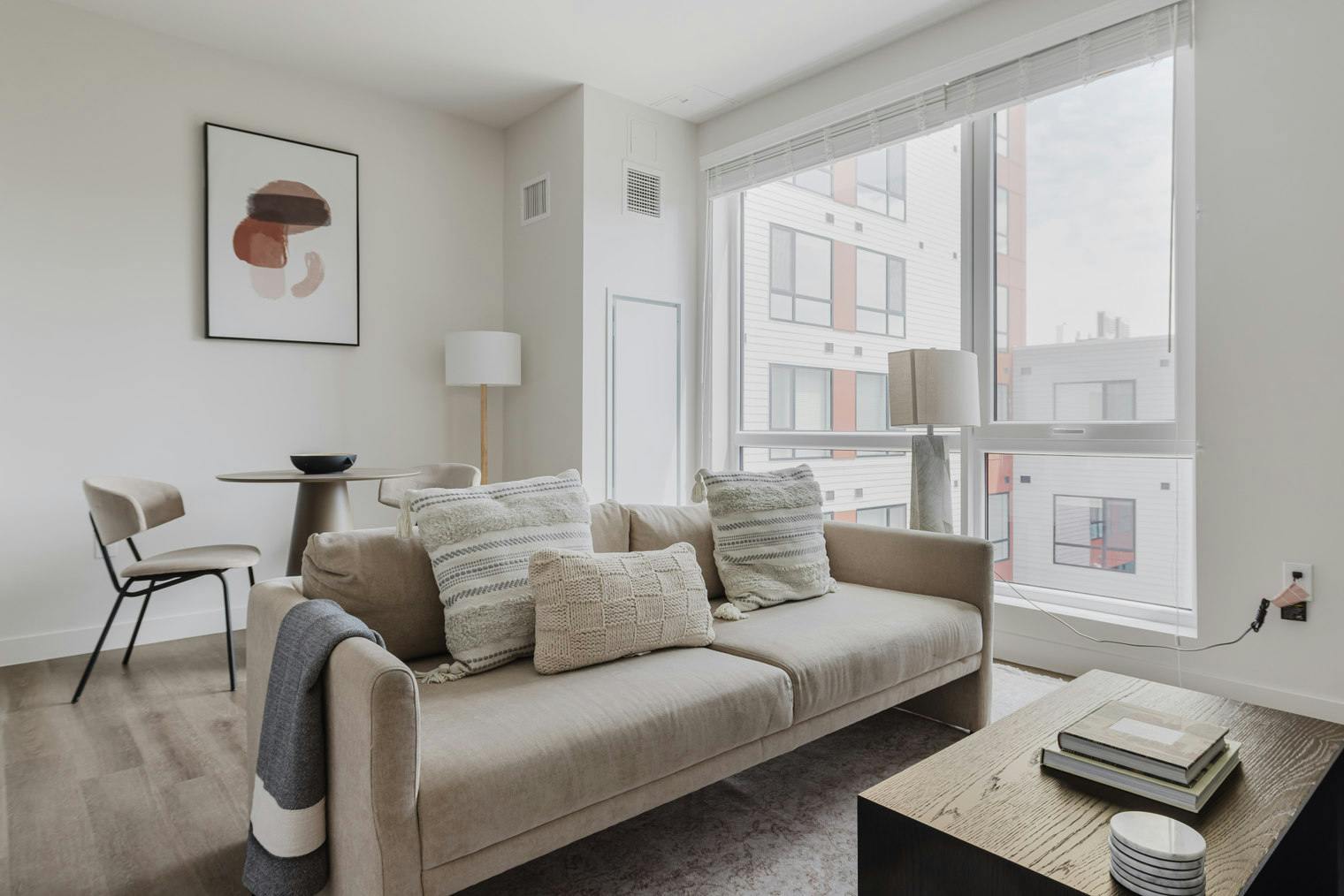 Apartament de închiriat pentru $4,180 pe lună în Revere, Salt St