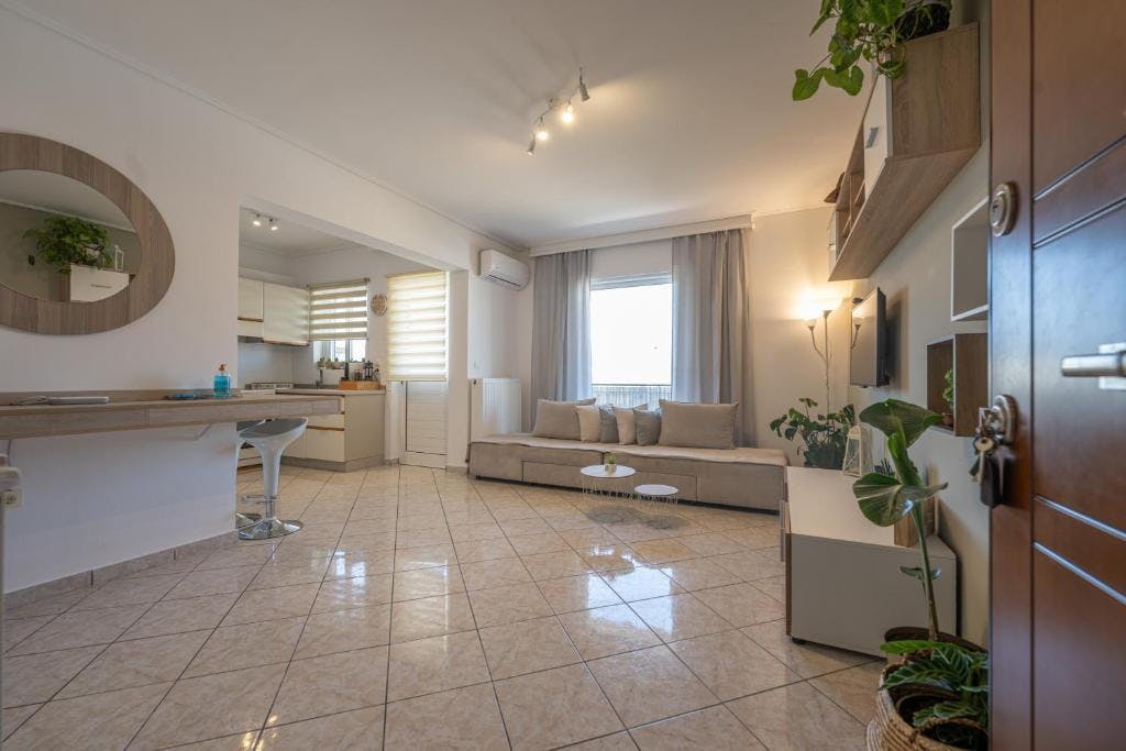 Apartment for rent for €1,500 per month in Spata Loutsas, Feraiou Riga