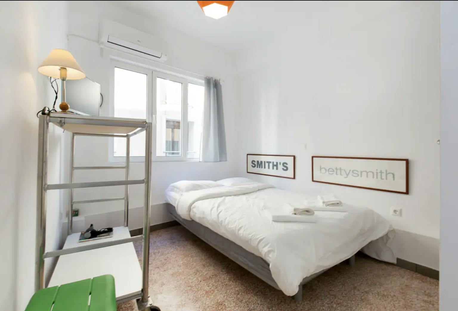 Private room for rent for €550 per month in Athens, Avramiotou