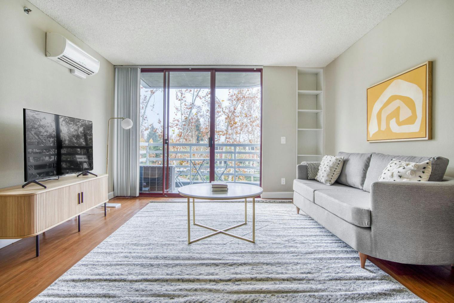 Apartament de închiriat pentru $4,493 pe lună în Cupertino, Stevens Creek Boulevard