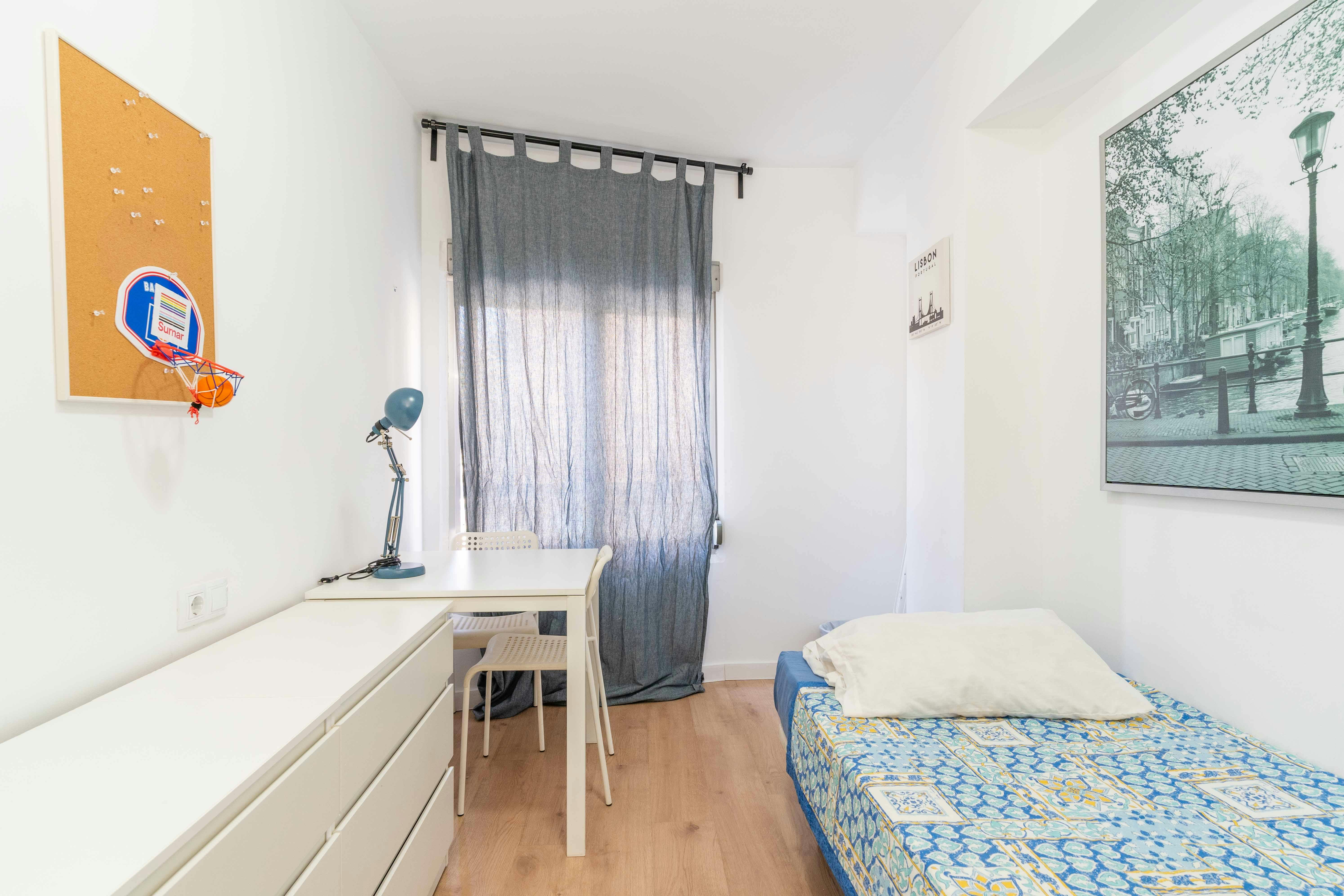 Calle de Pere de Valencia, Valencia preview