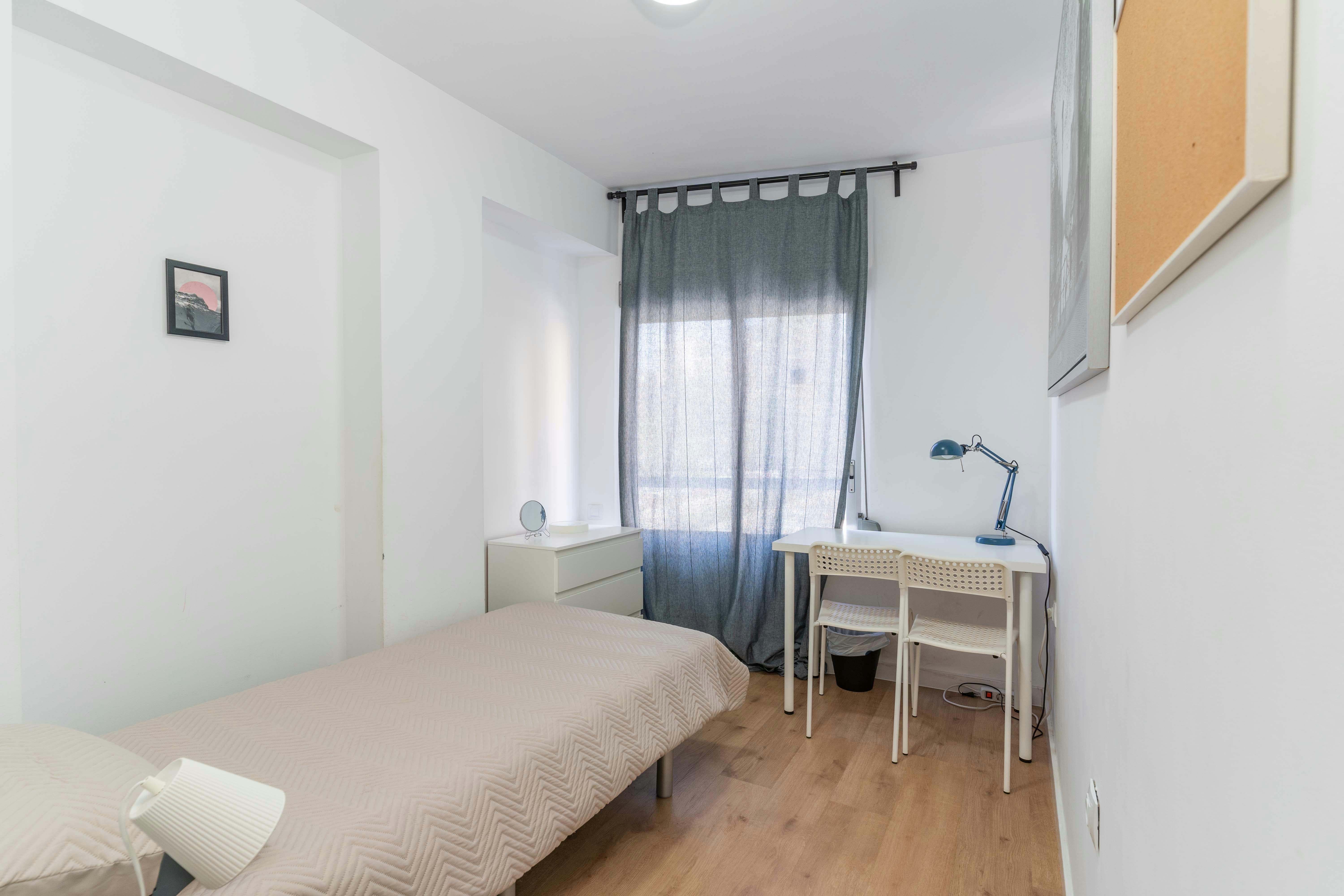 Calle de Pere de Valencia, Valencia preview