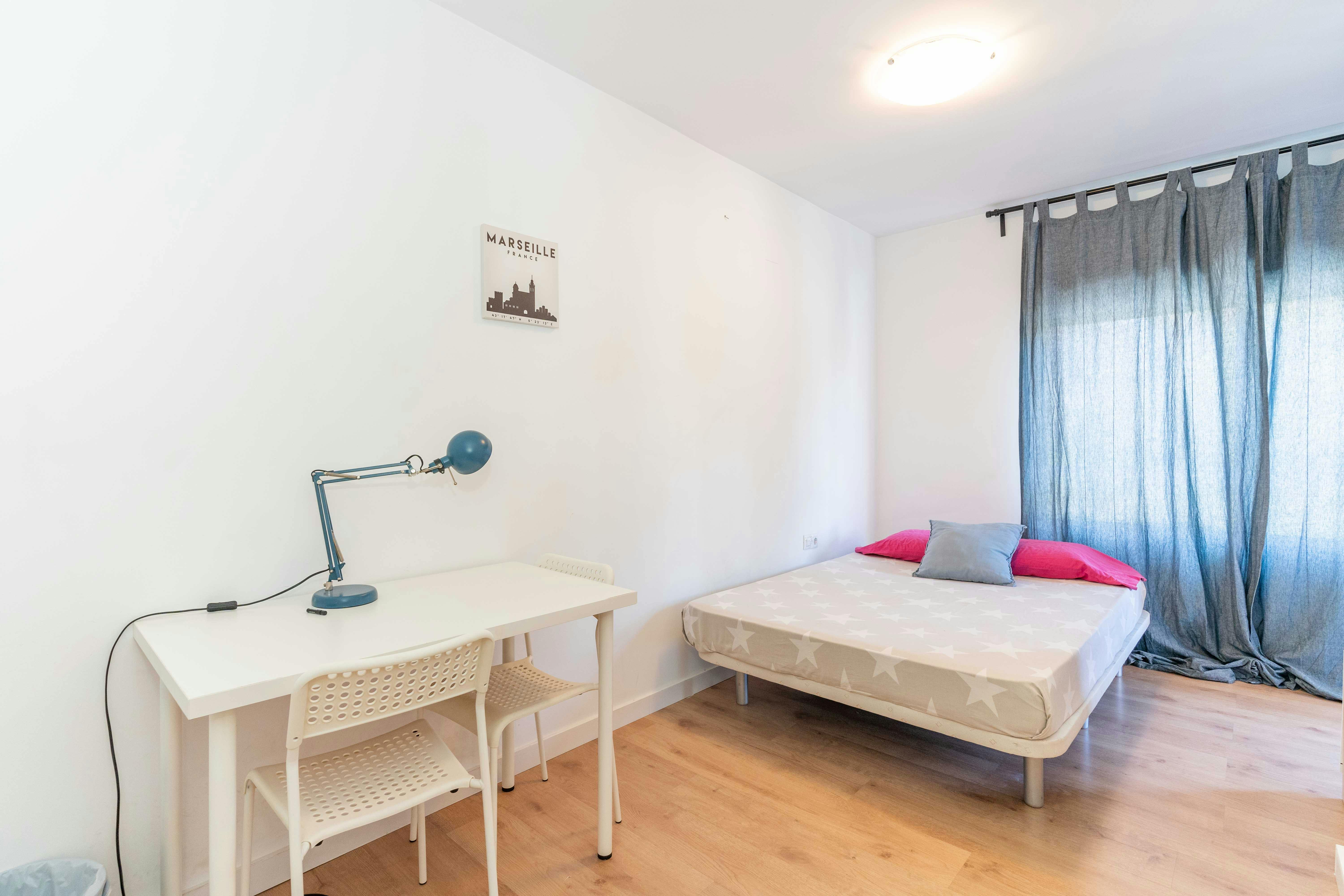 Calle de Pere de Valencia, Valencia preview
