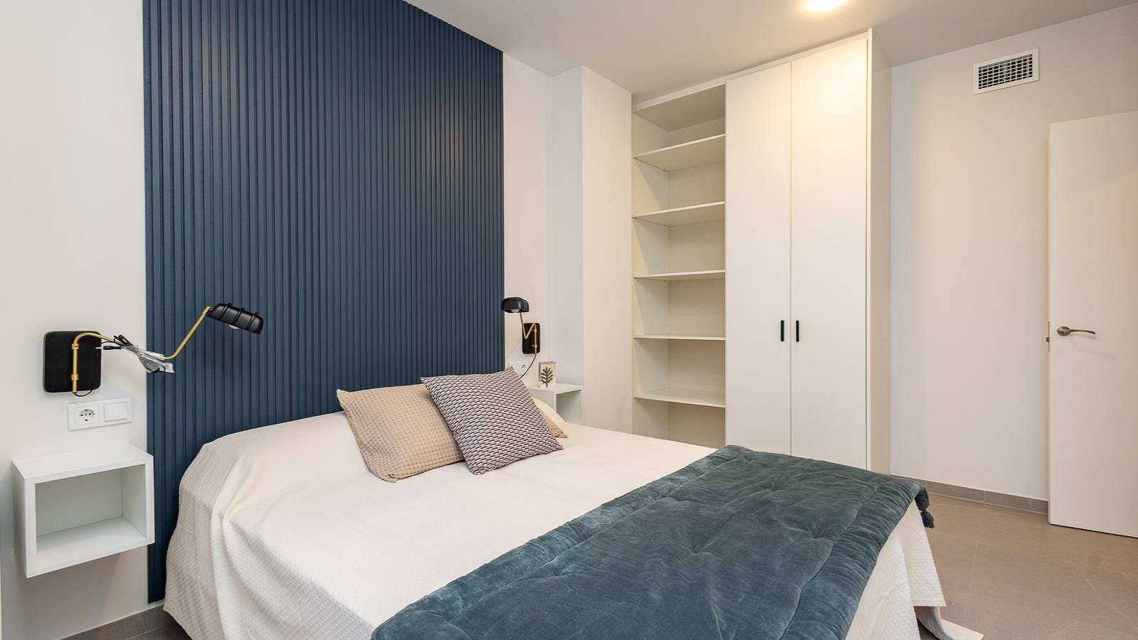 Apartment Valencia, 1 bed, 11m² — photo 2