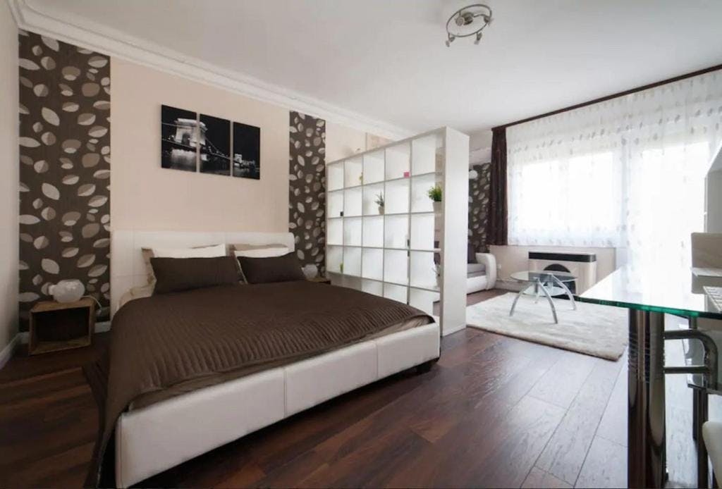 单间公寓 正在以 €1,000 的月租出租，其位于 Budapest, Budafoki út