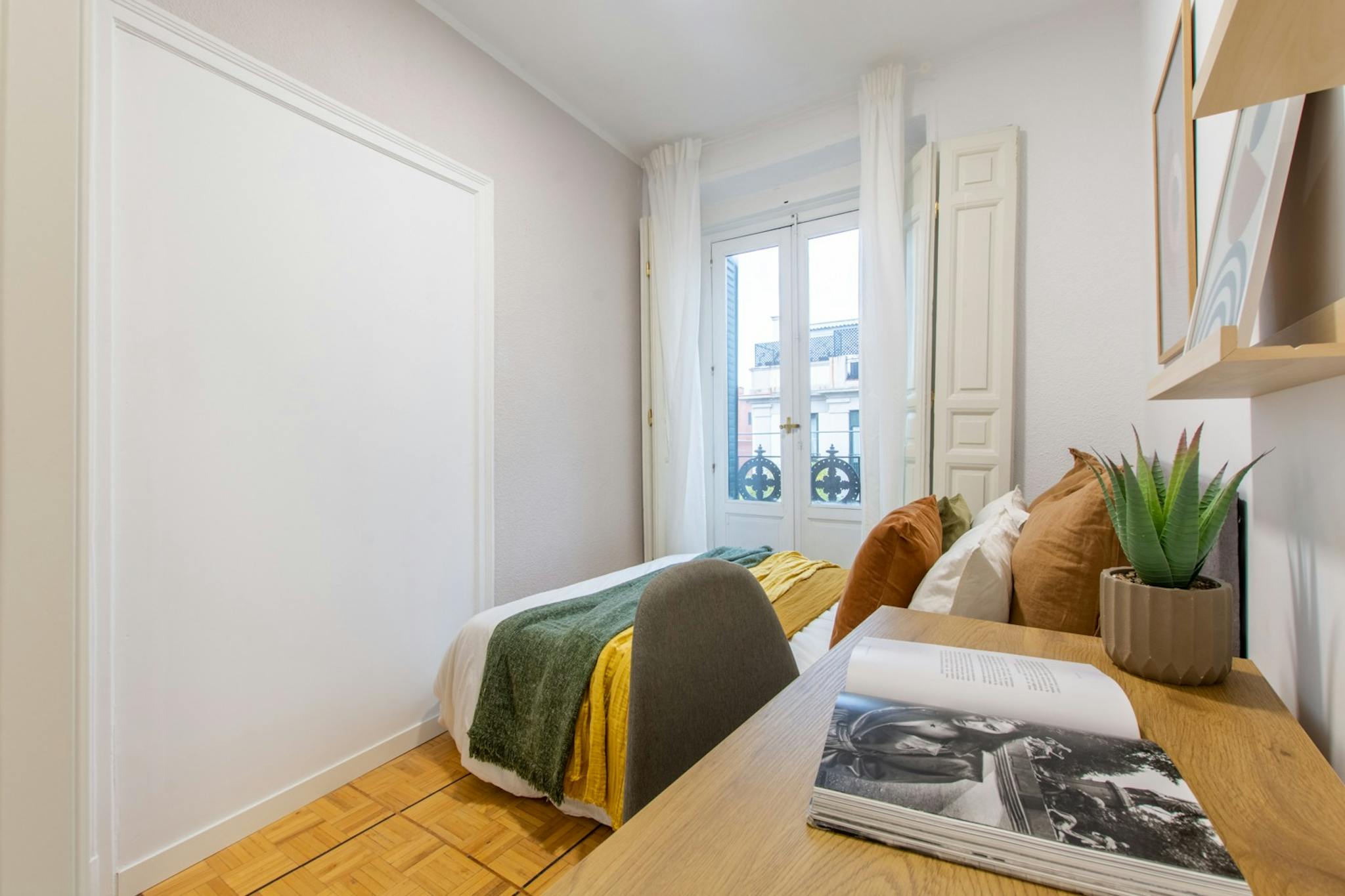 Calle de Ferraz, Madrid preview