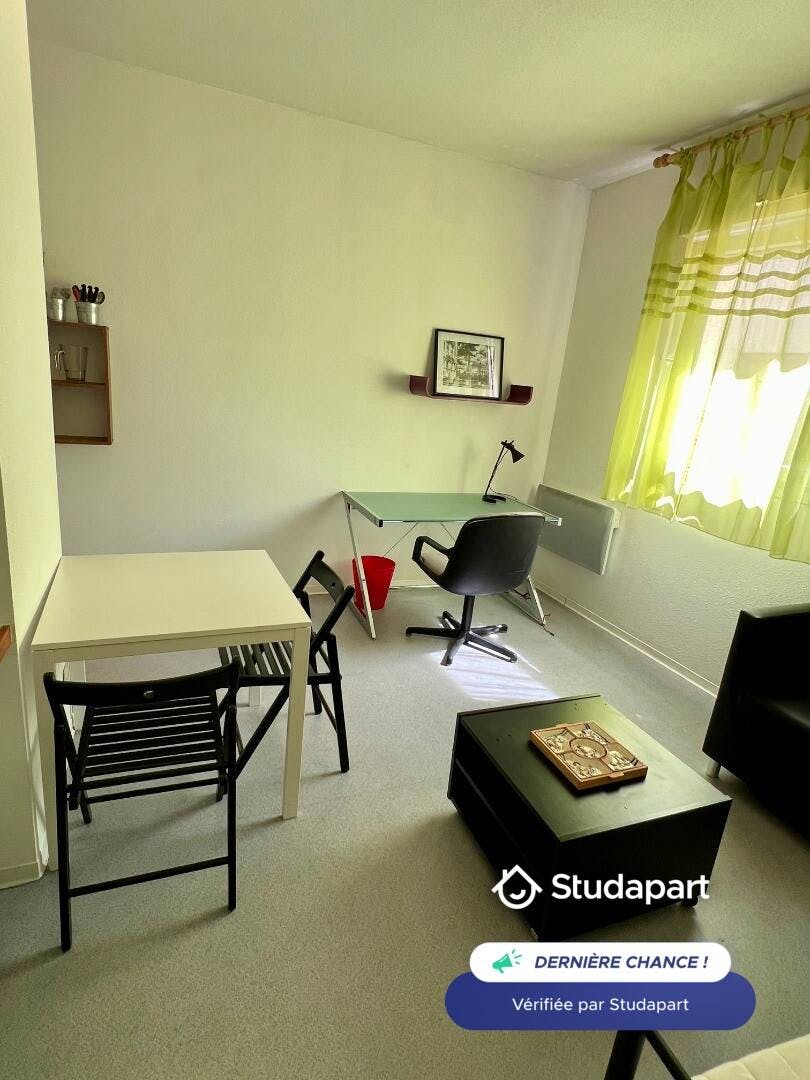 公寓 正在以 €465 的月租出租，其位于 Mulhouse, Avenue du Président Kennedy