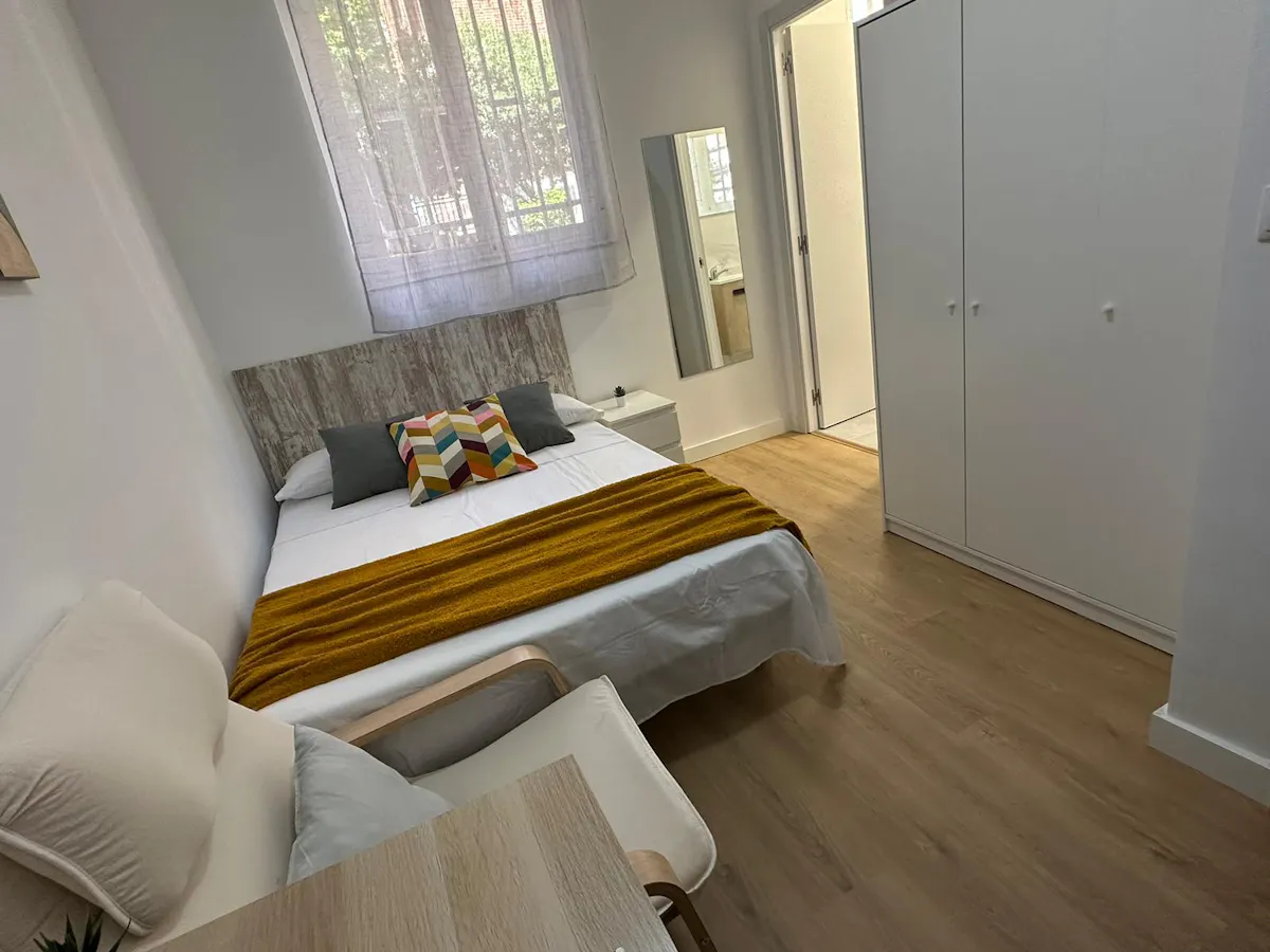 Private room in Calle de la Infanta Mercedes, Madrid (1547585) ROOM