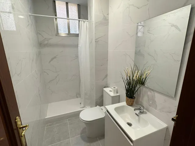 Private room in Calle de la Infanta Mercedes, Madrid (1547594) room image 42