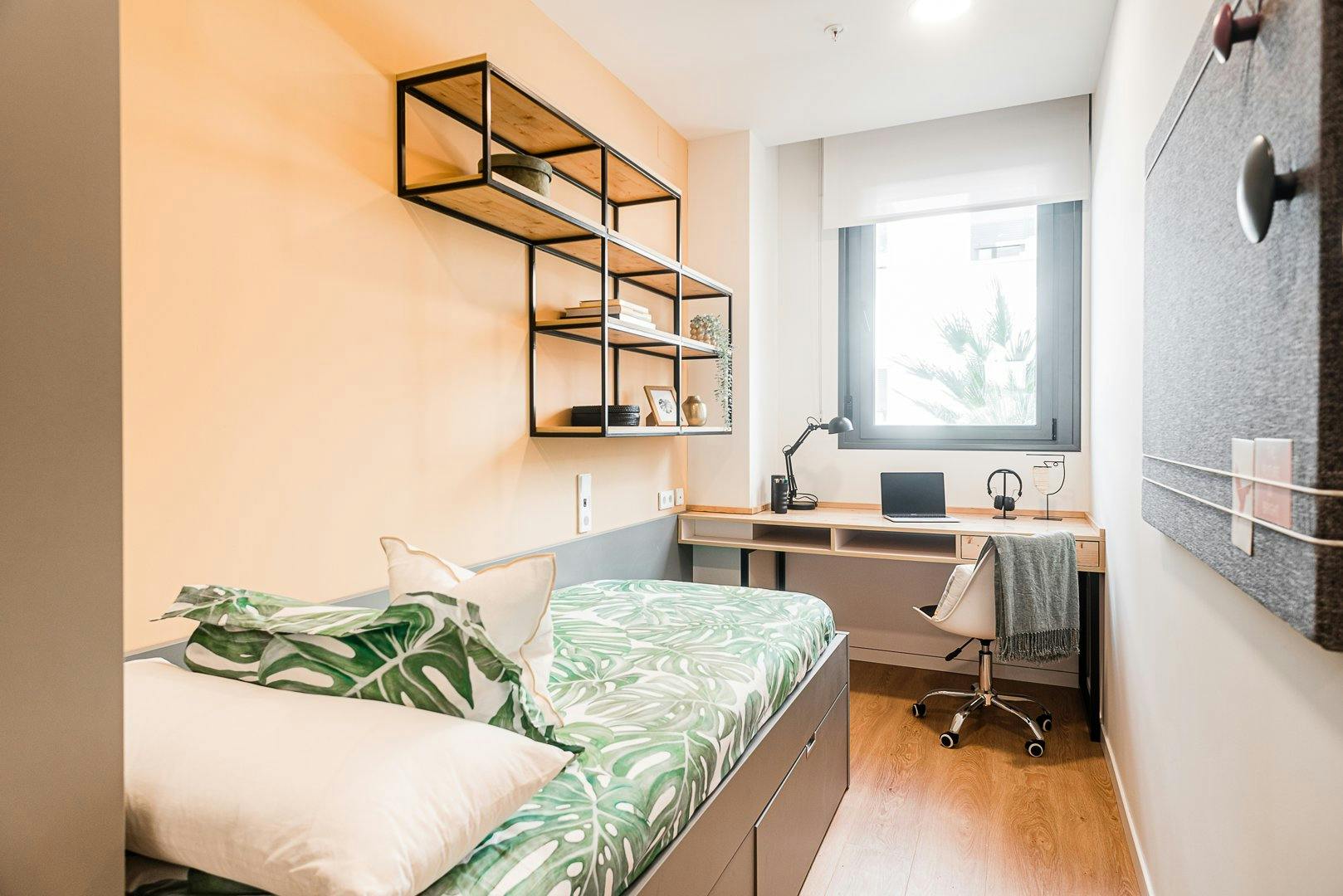 Calle Plácido Fernández Viagas, Sevilla Sevilla