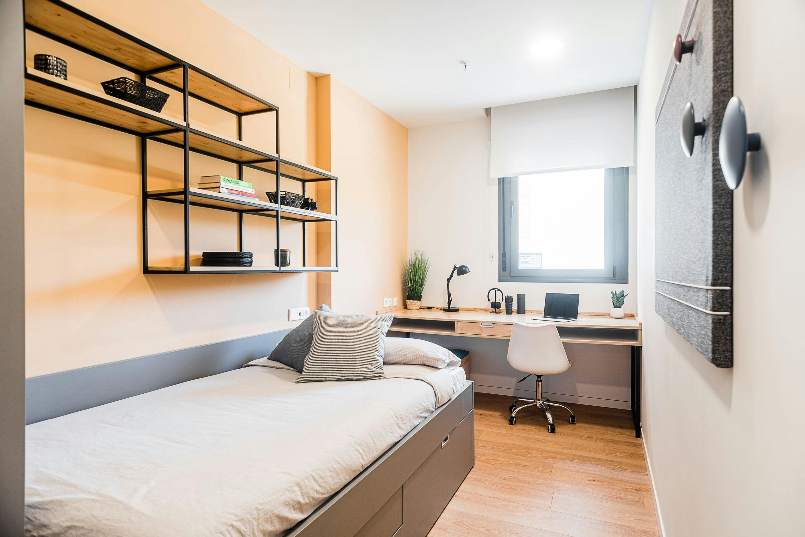 Calle Plácido Fernández Viagas, Sevilla Sevilla