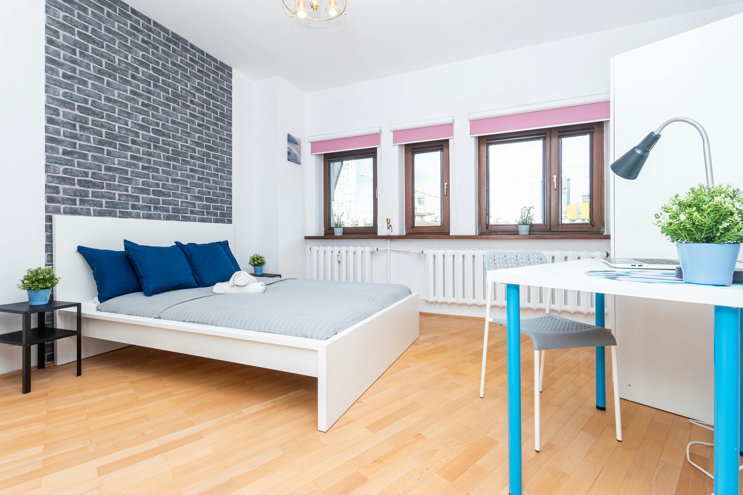 Twarda, Warsaw preview