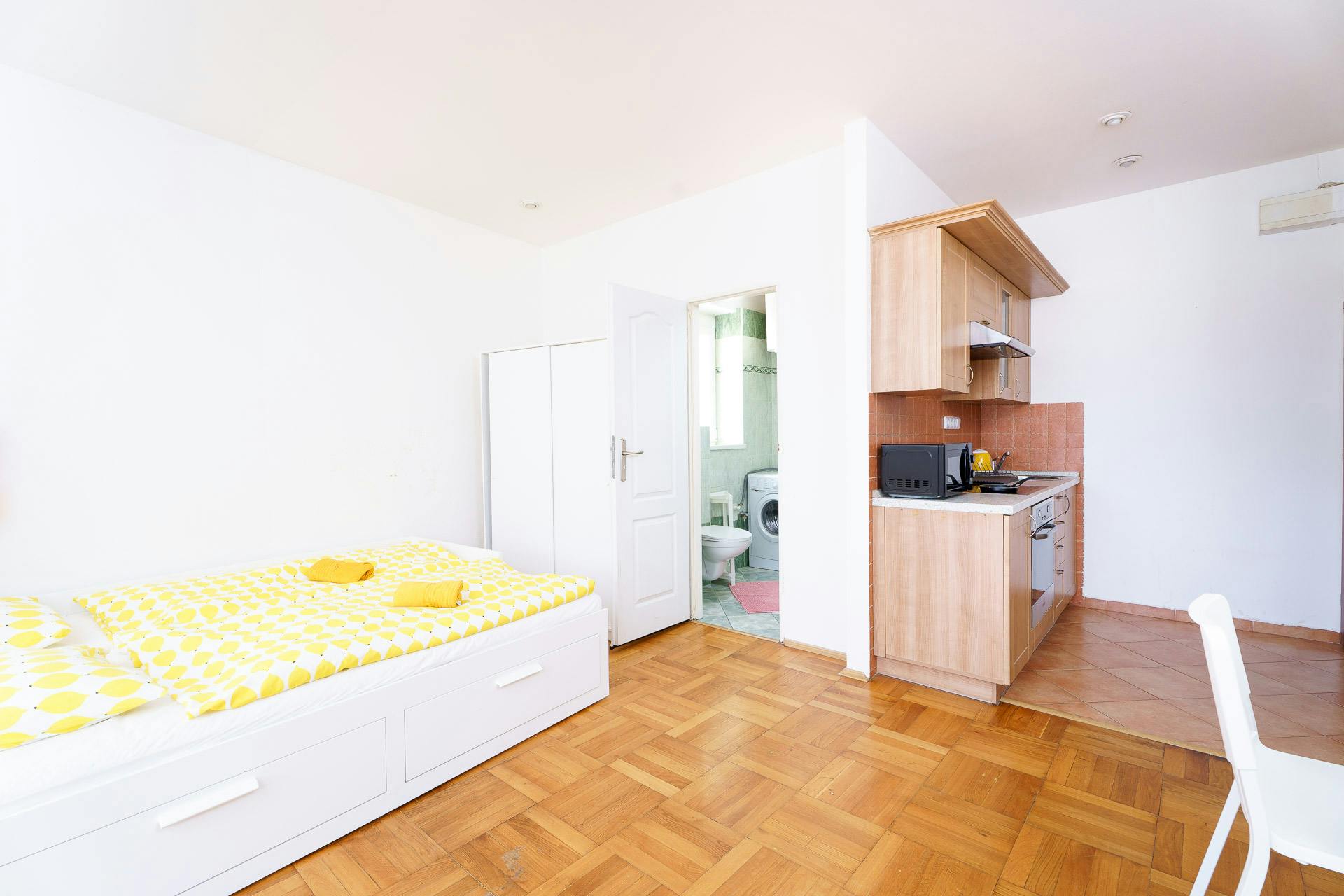 Na Jezerce, Prague preview