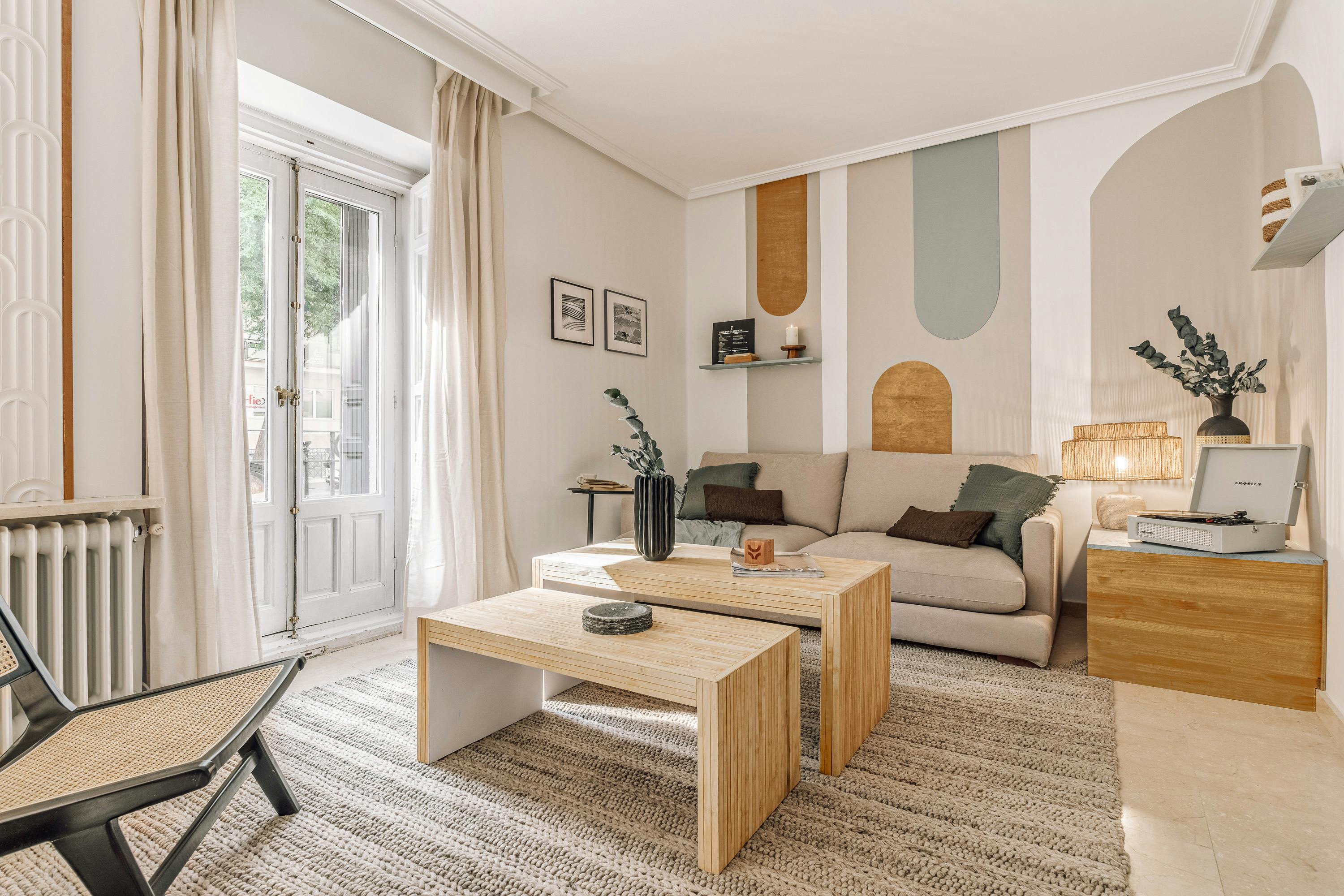 Apartment for rent for €3,273 per month in Madrid, Calle de Almagro