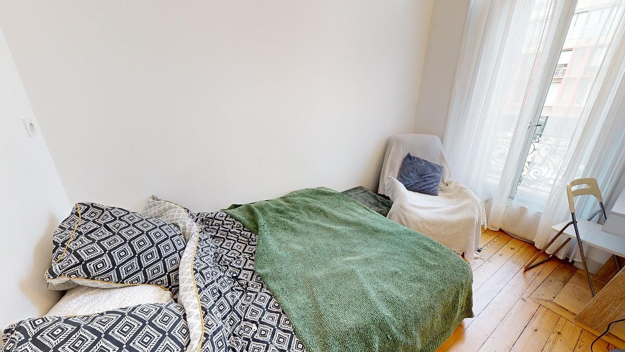 Private room for rent on Cours du Médoc, Bordeaux
