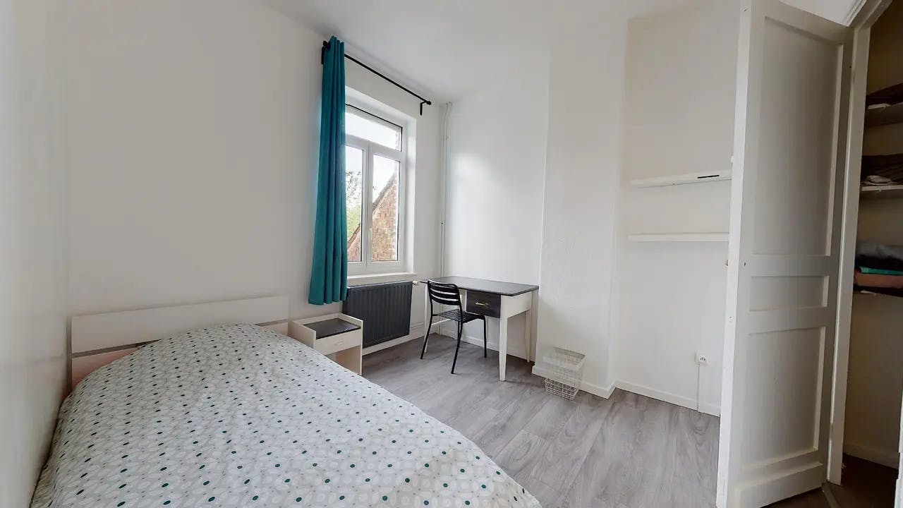 私人房间 正在以 €315 的月租出租，其位于 Roubaix, Rue Louis Decottignies