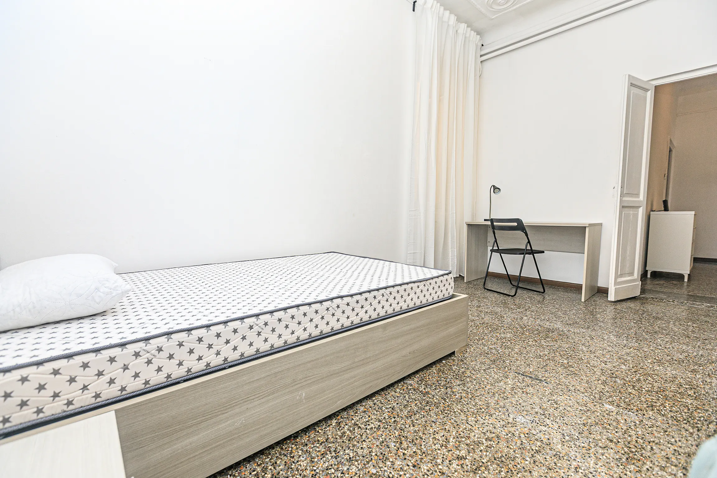 Private room in Via Paride Salvago, Genoa 3