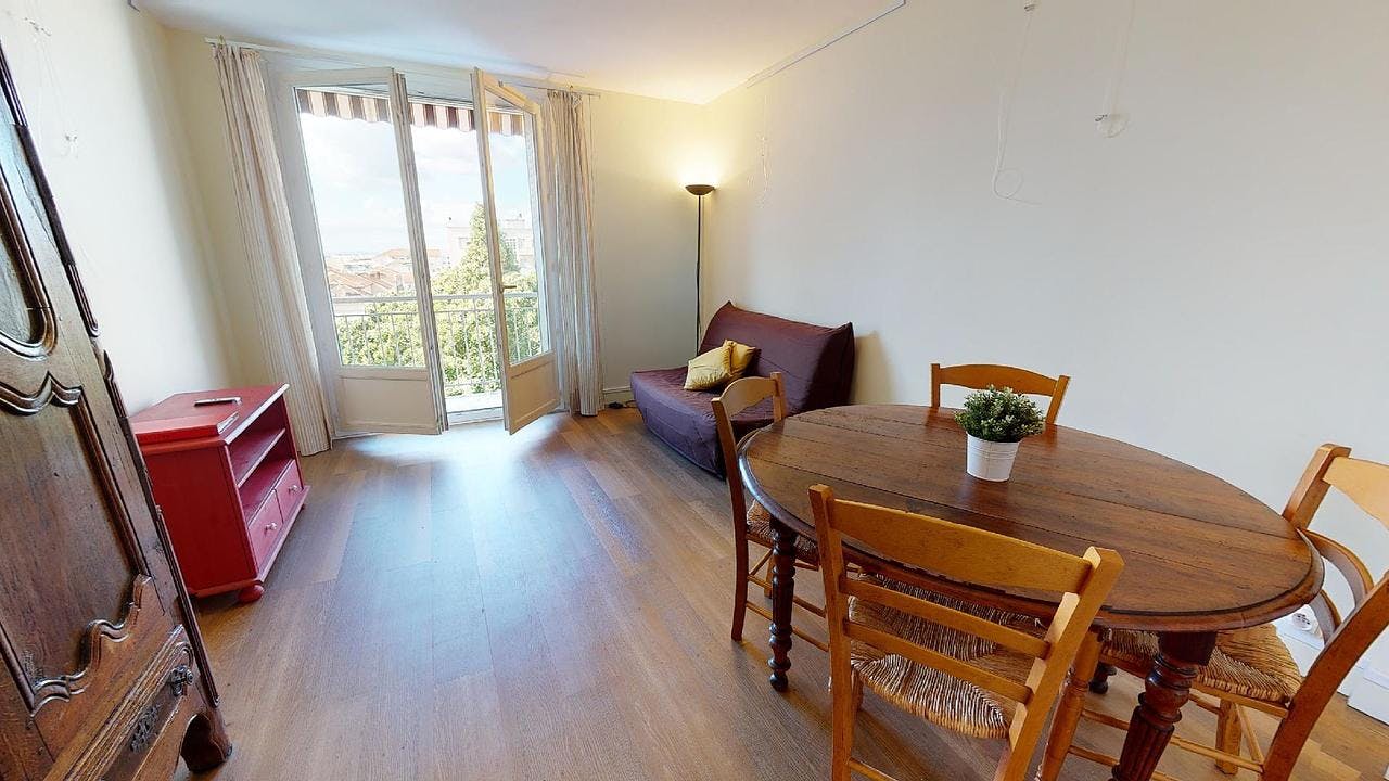 Apartment for rent on Rue Saint-Firmin, Lyon