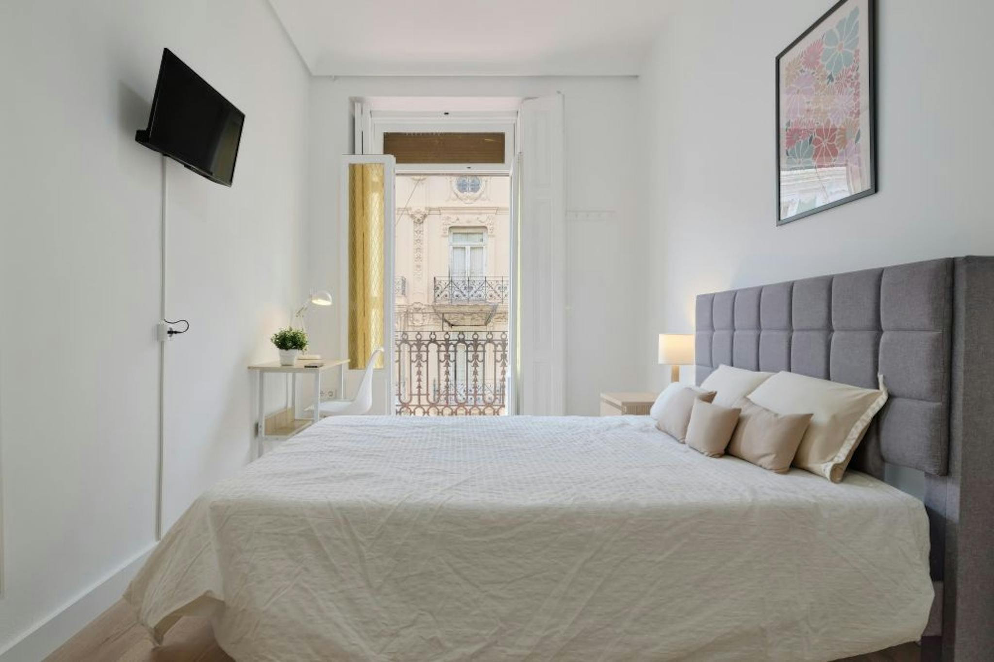 Carrer de la Pau, Valencia preview