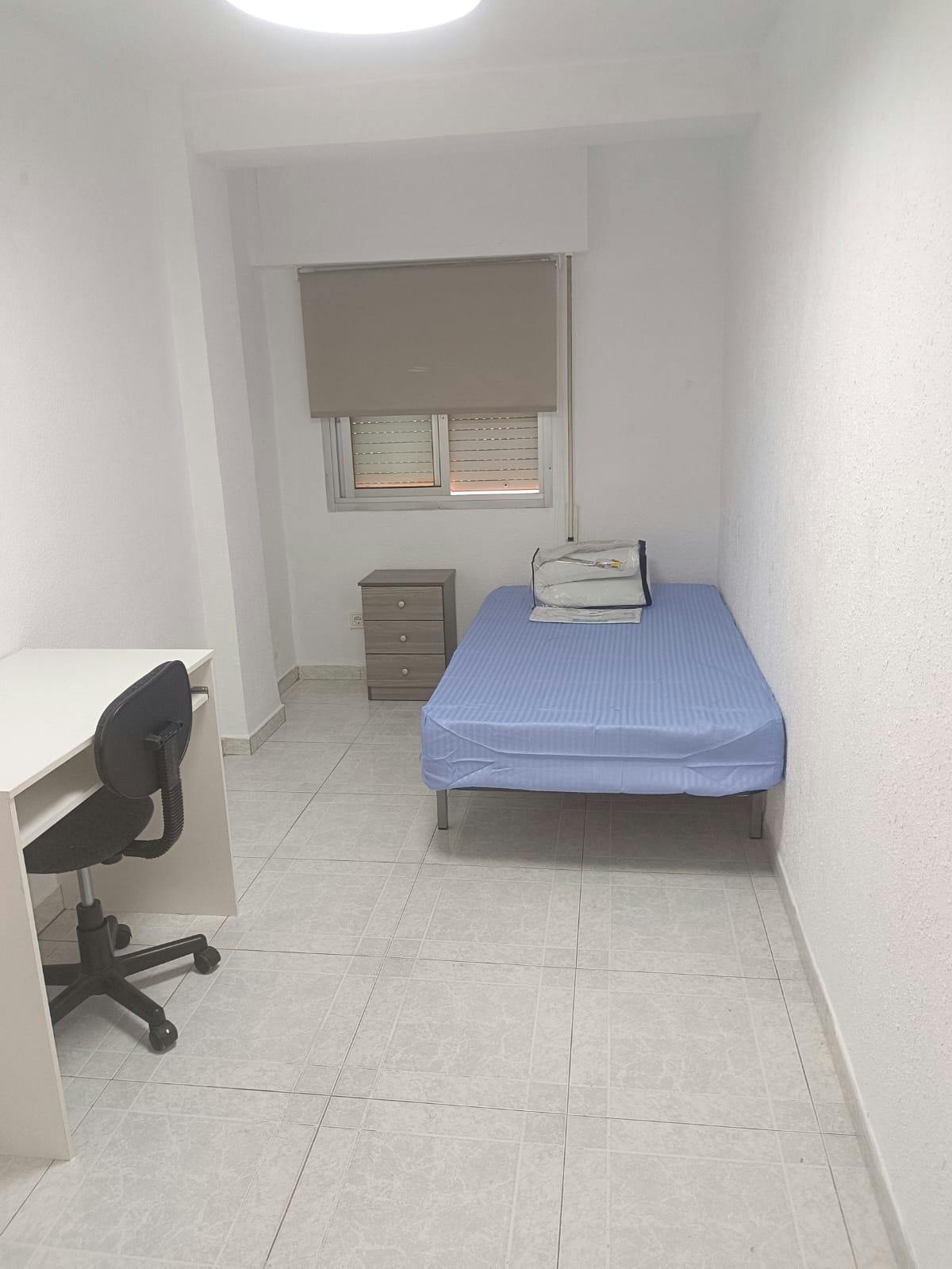 Private room for rent for €360 per month in Murcia, Calle Maestra María Maroto