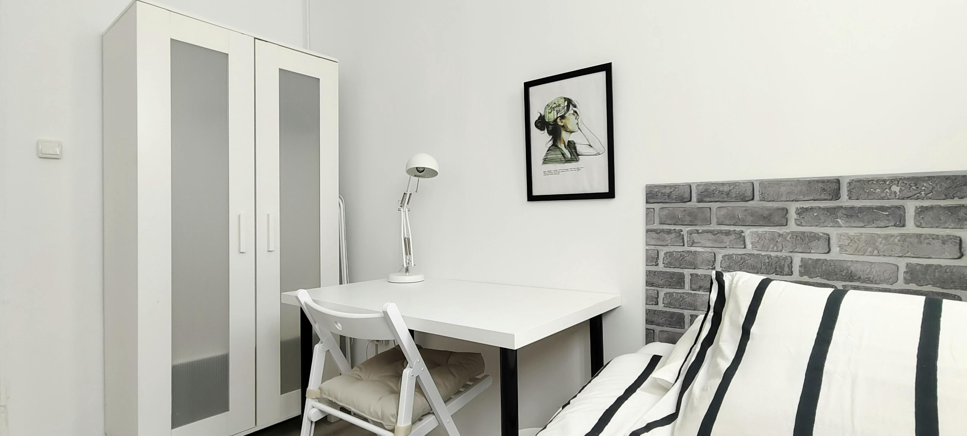 Private room for rent for €750 per month in Madrid, Calle de las Fuentes