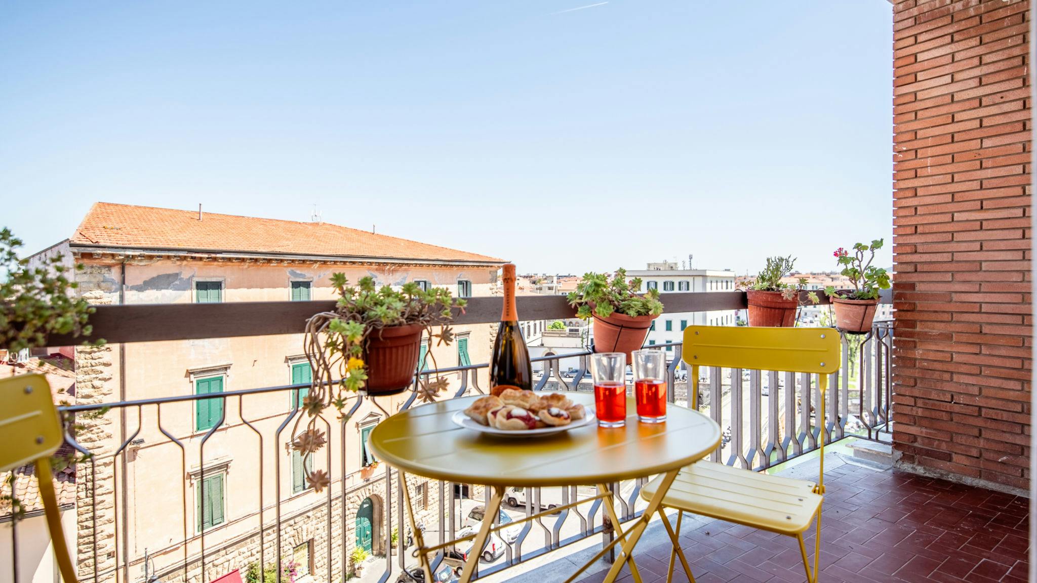 Apartment for rent for €1 per month in Livorno, Piazza dei Legnami