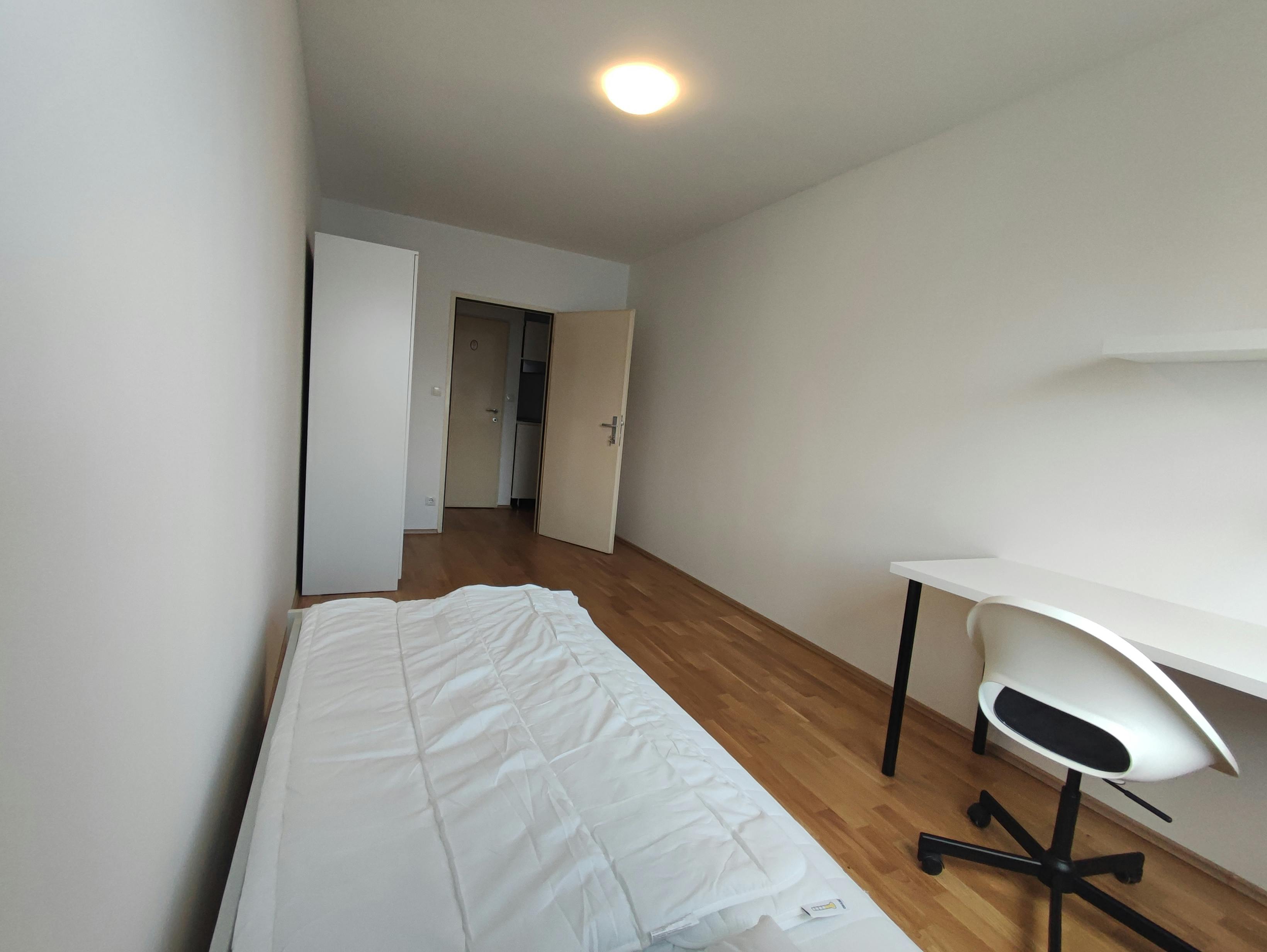 Durchlaufstraße, Vienna preview