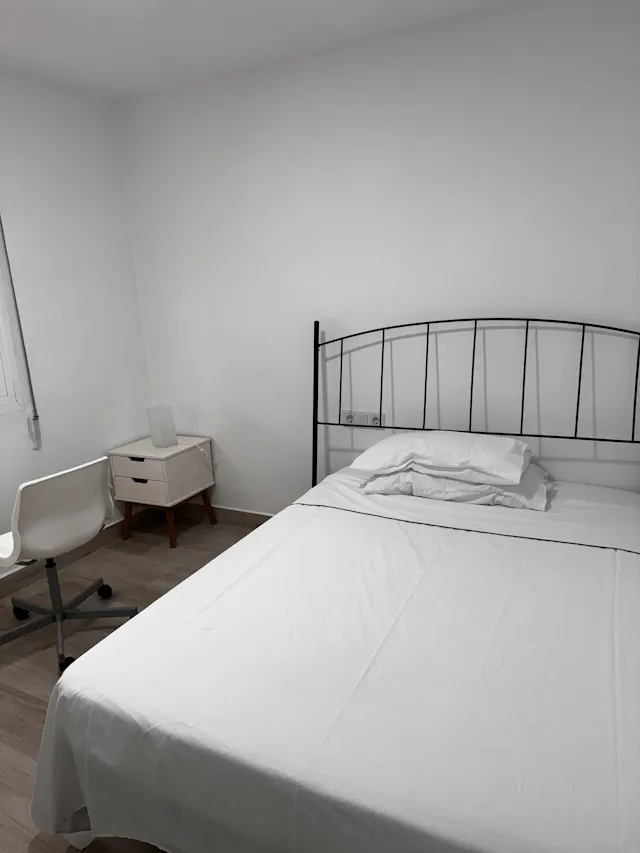 Private room in Pasaje Pezuela, Málaga (1549030) room image 2
