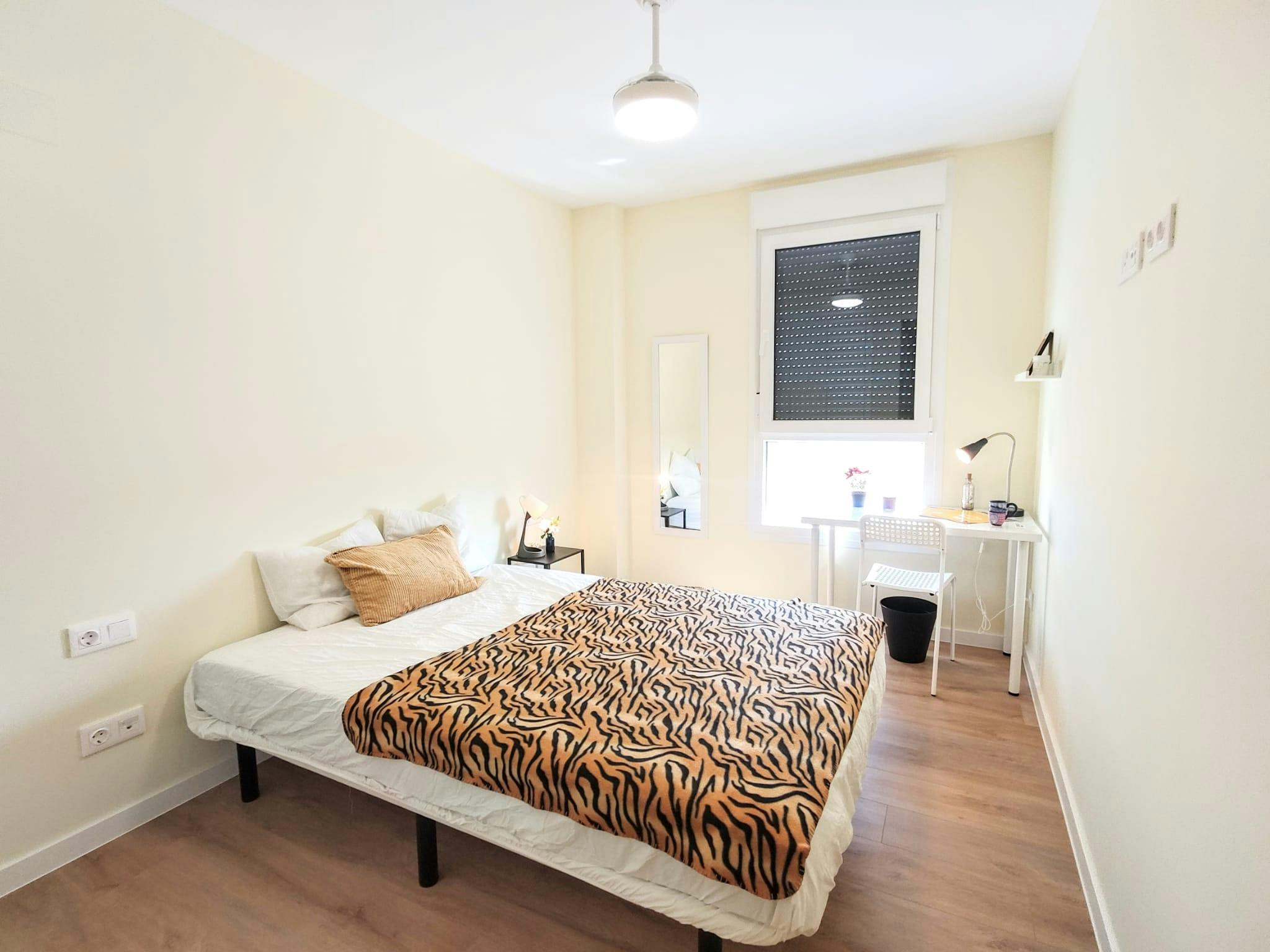 Private room for rent for €740 per month in Alfara del Patriarca, Calle José Martínez Boxeador