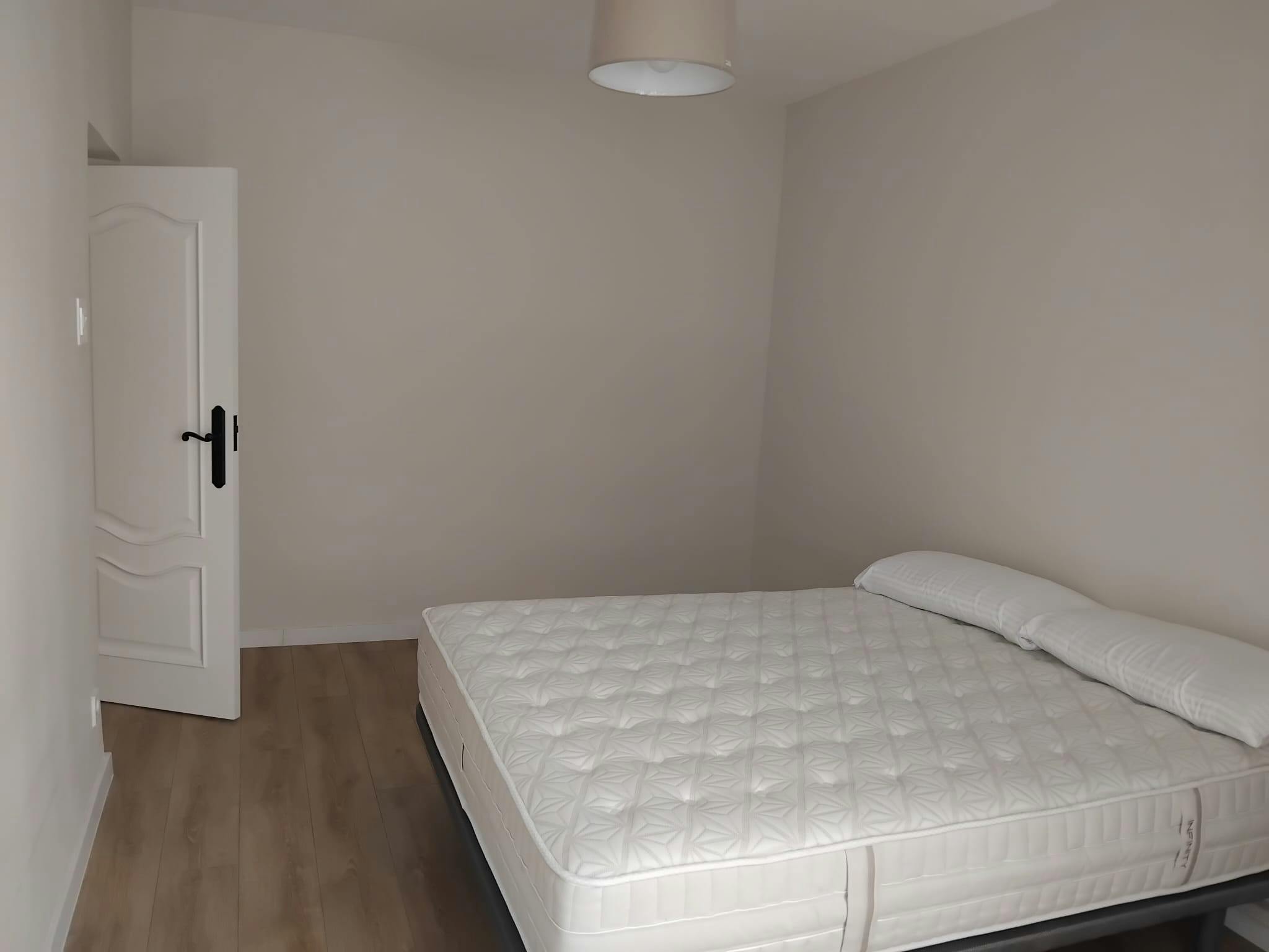 Private room for rent for €425 per month in Valladolid, Calle Maravillas