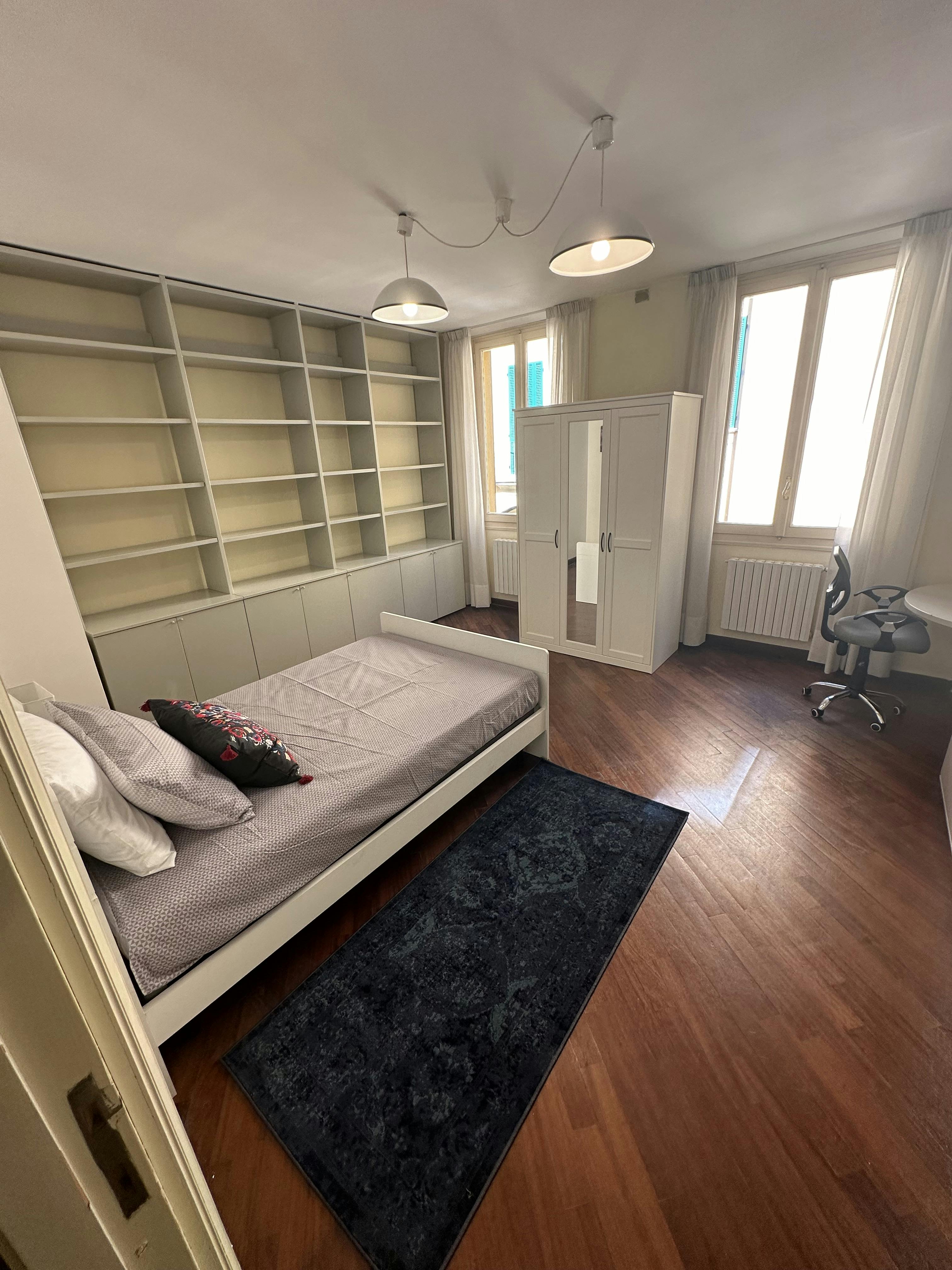 Private room for rent for €950 per month in Bologna, Via de' Carbonesi