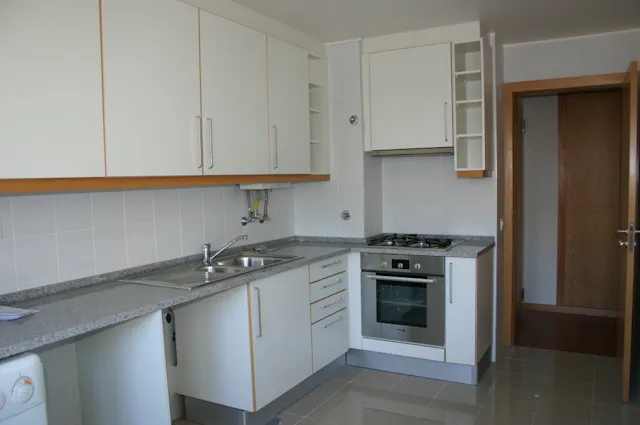 3-Bedroom Apartment in Rua Fernando Maurício, Lisbon (1549224) room image 2